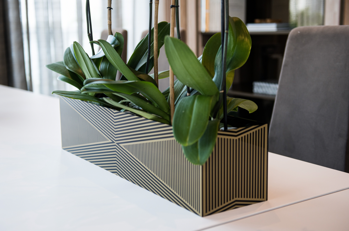 Flower Vase | Black and Gold
