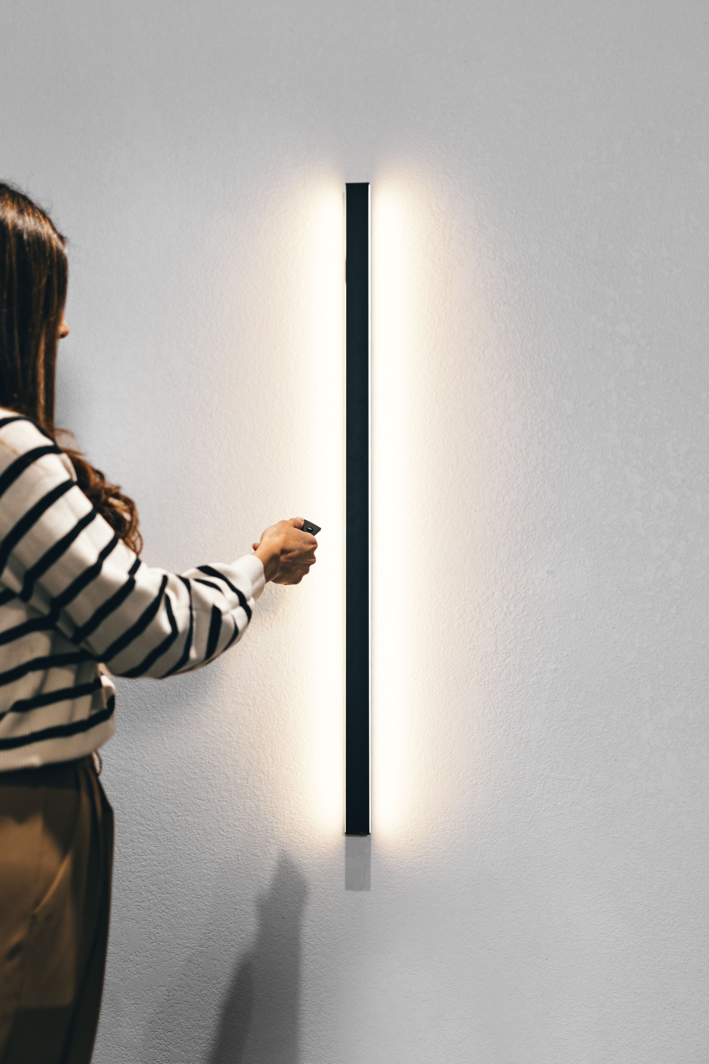 Linear LED Wall Lamp with Dimmable Back Glow