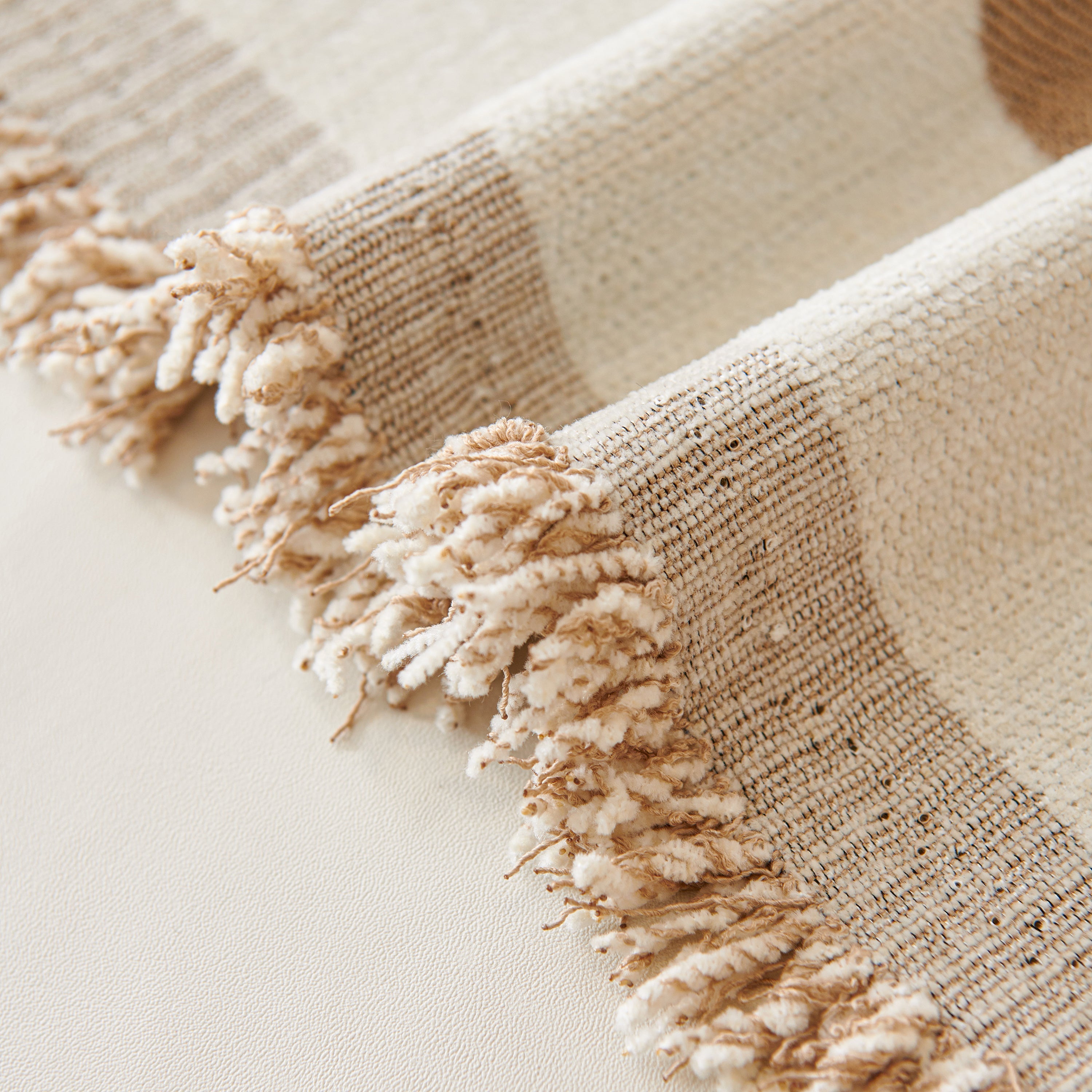 Modern Chenille Sofa Throw with Wavy Pattern