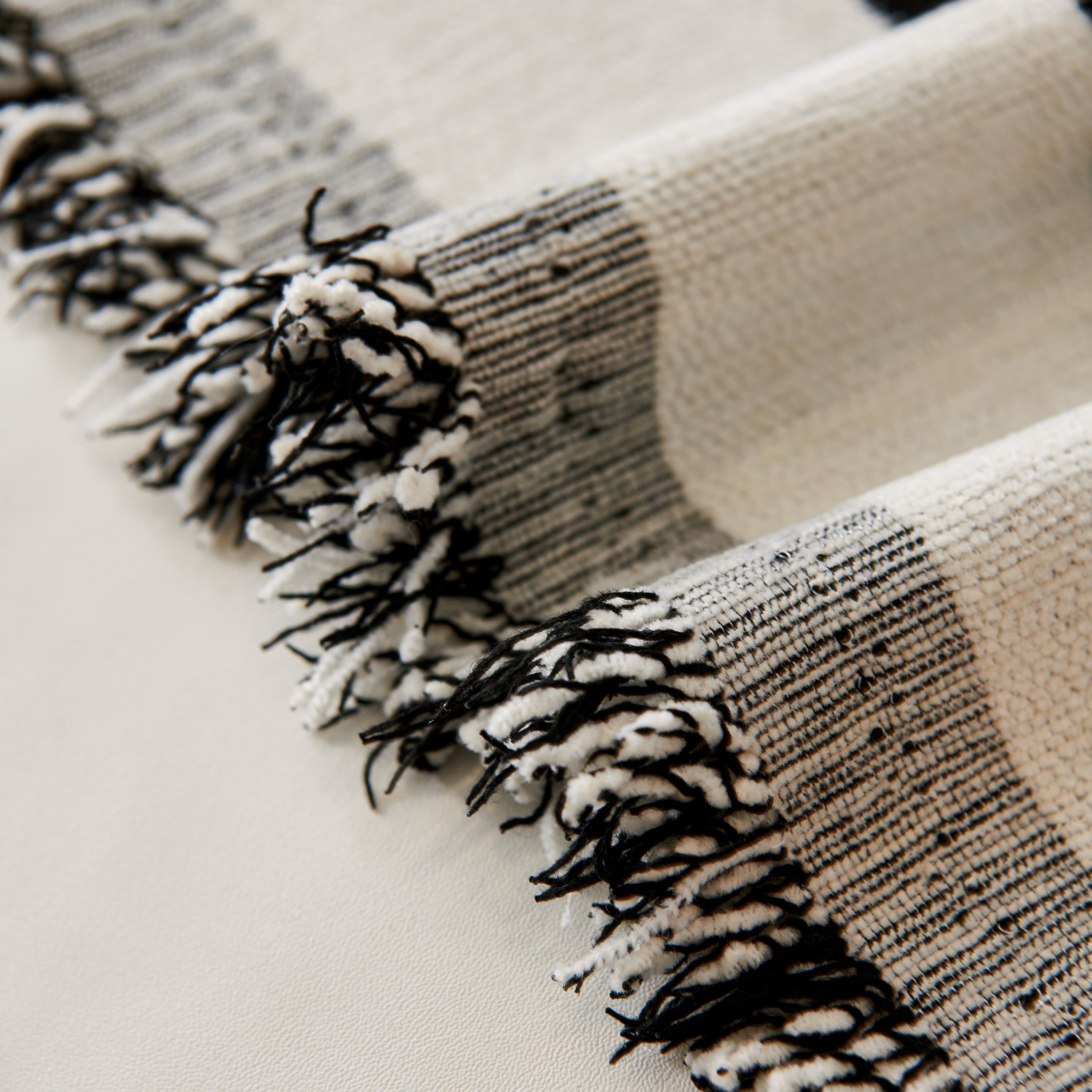 Modern Chenille Sofa Throw with Wavy Pattern