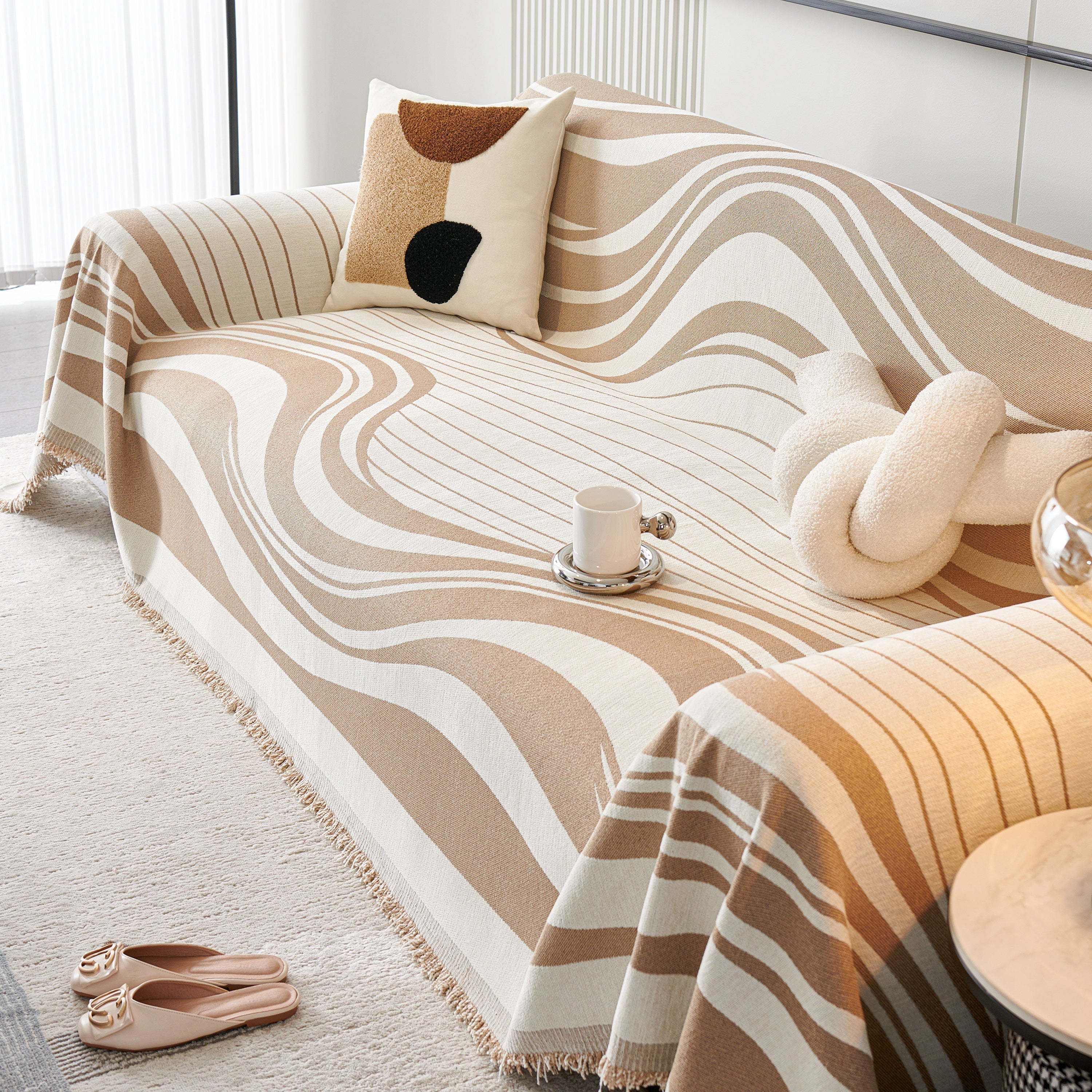 Modern Chenille Sofa Throw with Wavy Pattern