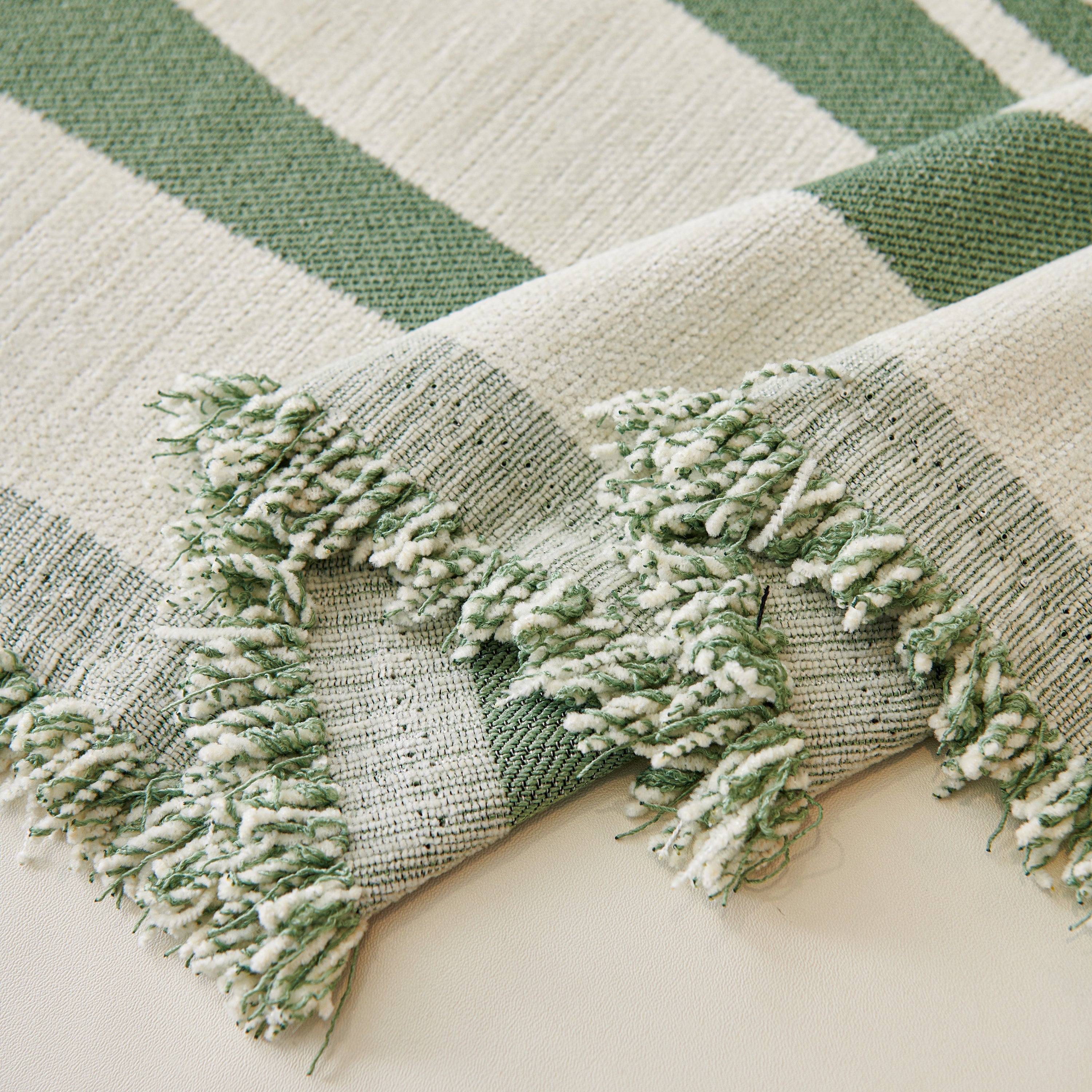 Modern Chenille Sofa Throw with Wavy Pattern