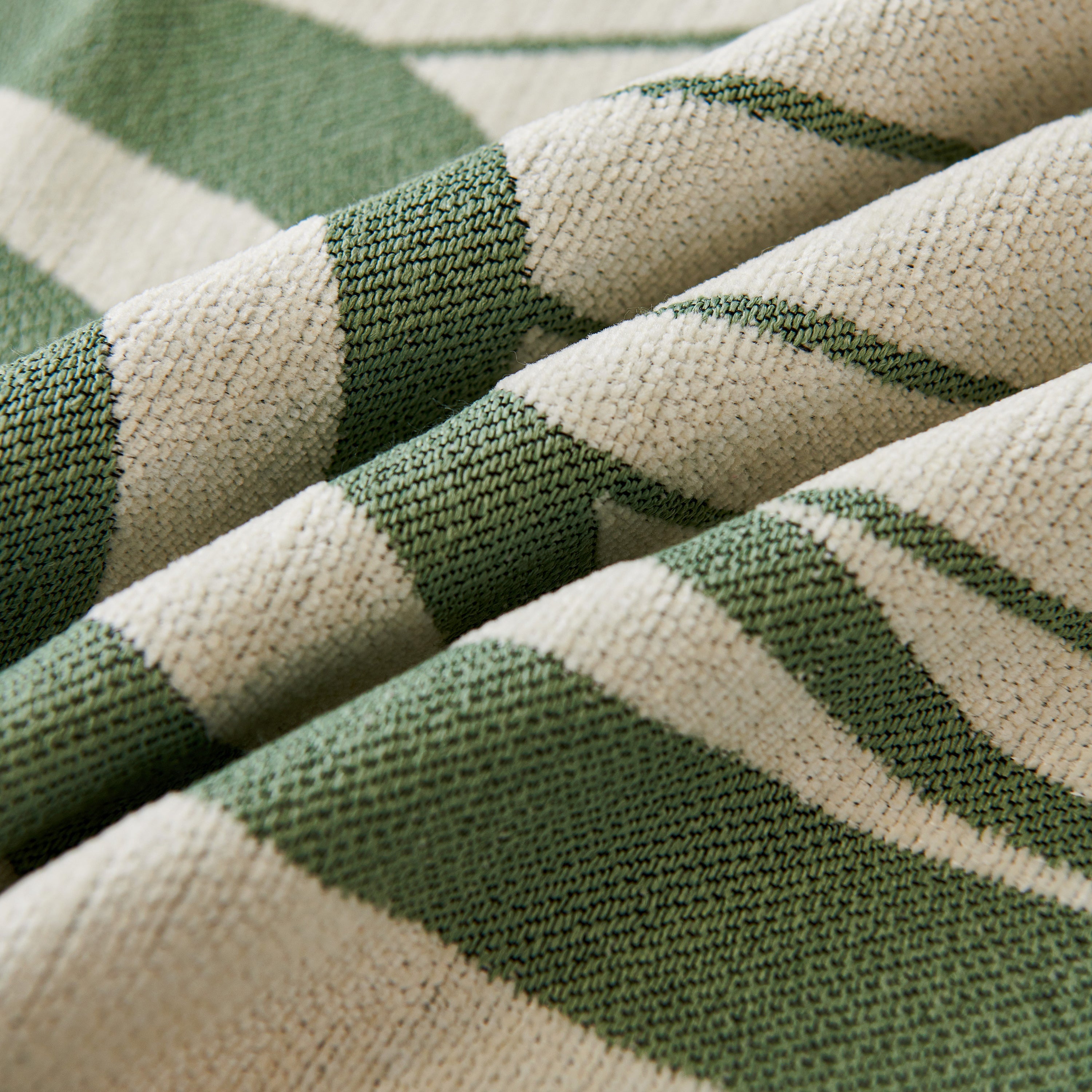Modern Chenille Sofa Throw with Wavy Pattern