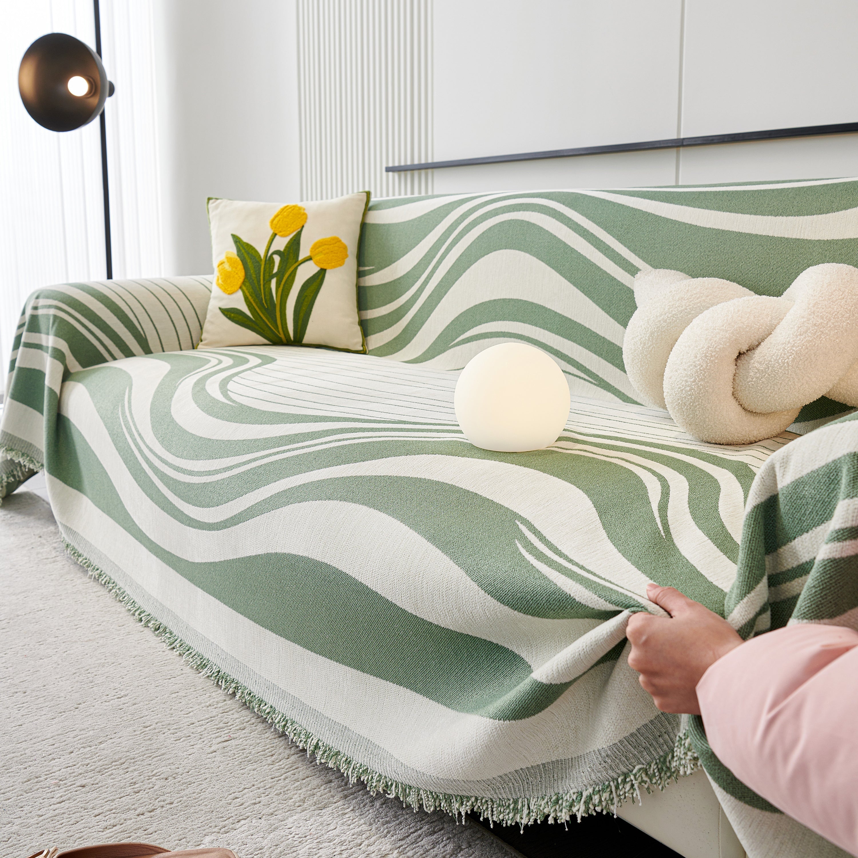 Modern Chenille Sofa Throw with Wavy Pattern