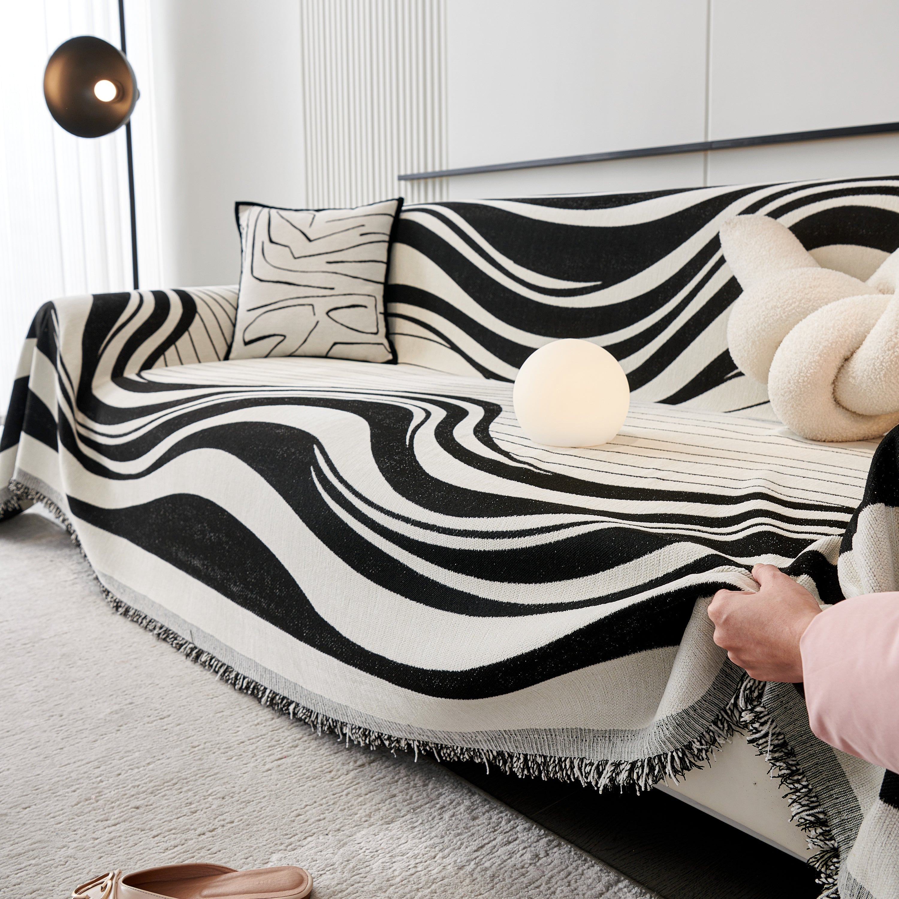 Modern Chenille Sofa Throw with Wavy Pattern