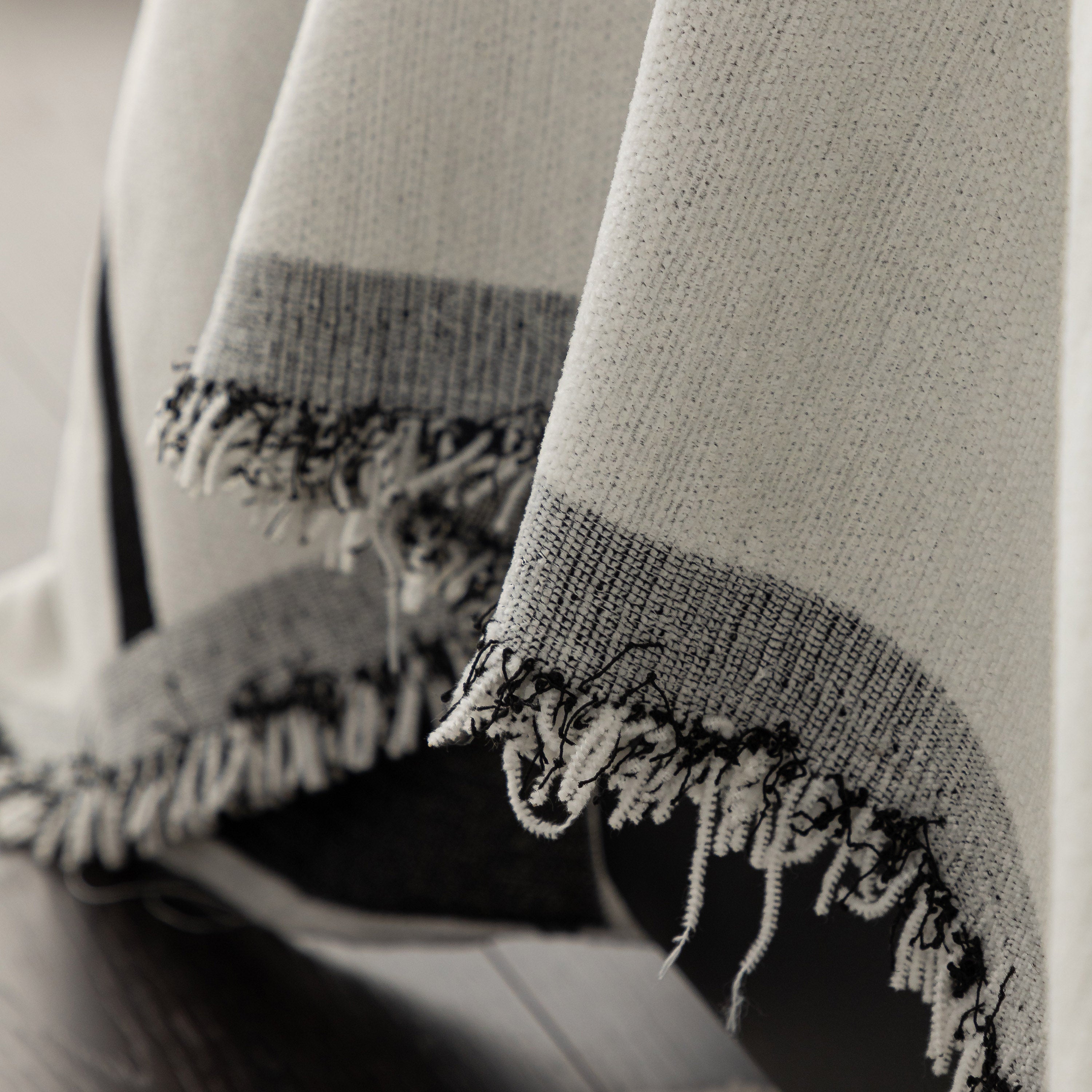 Modern Plaid Chenille Sofa Throw with Tassels