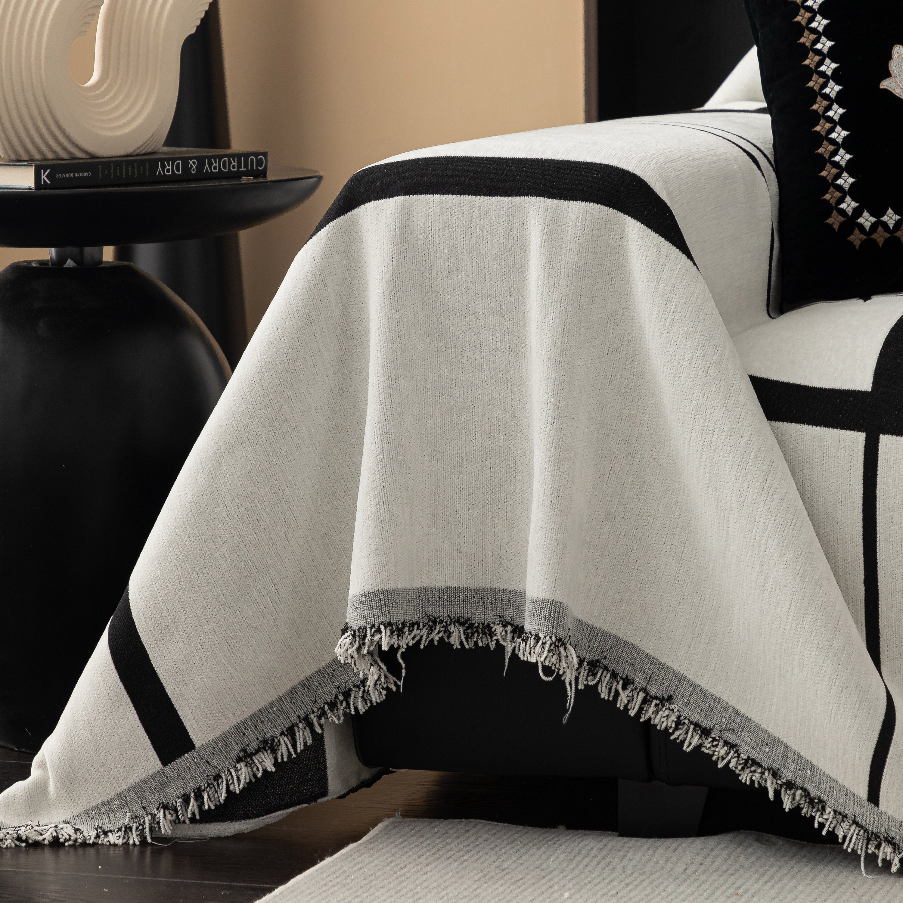 Modern Plaid Chenille Sofa Throw with Tassels