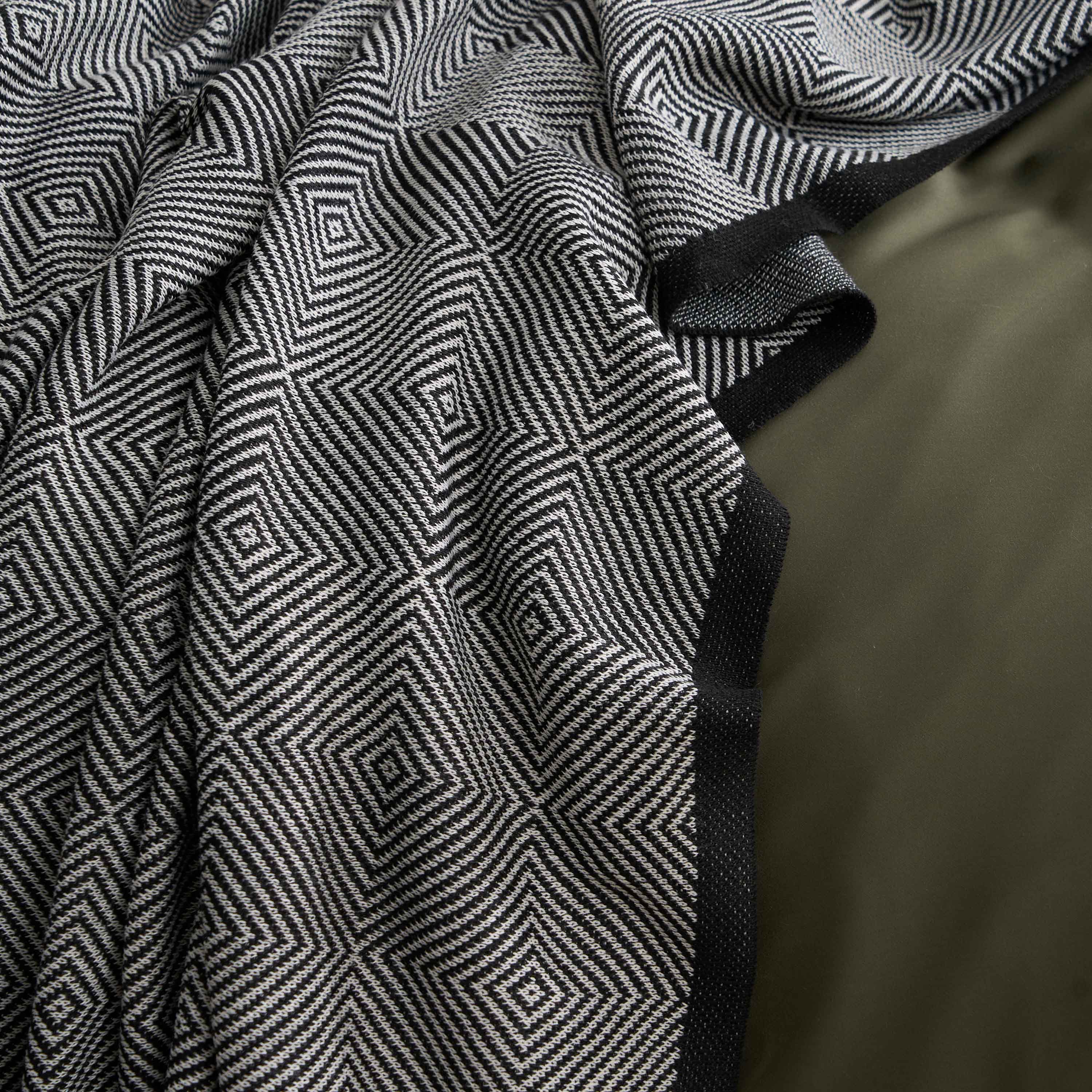 Nordic Woven Throw Blanket with Contrast Trim