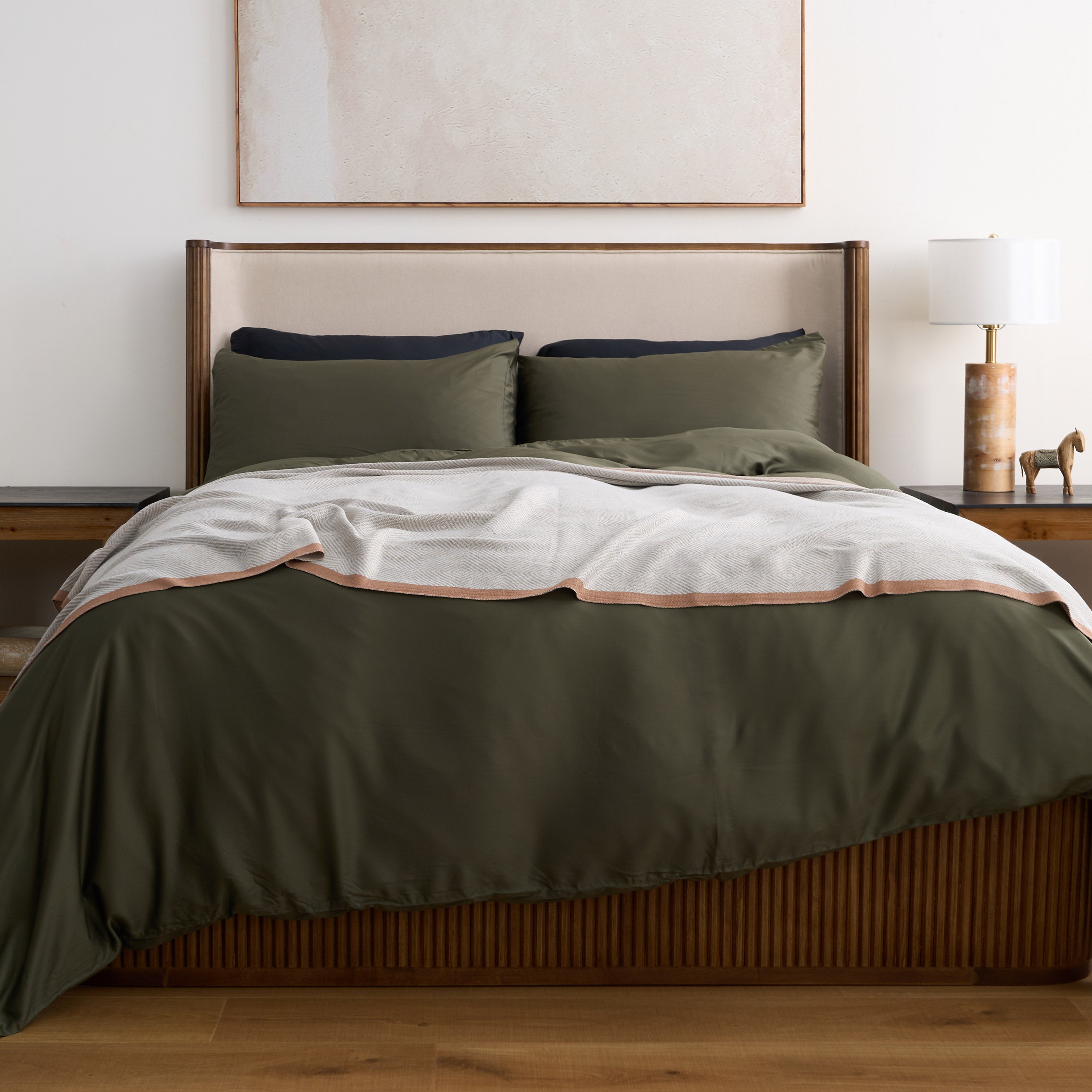 Nordic Woven Throw Blanket with Contrast Trim