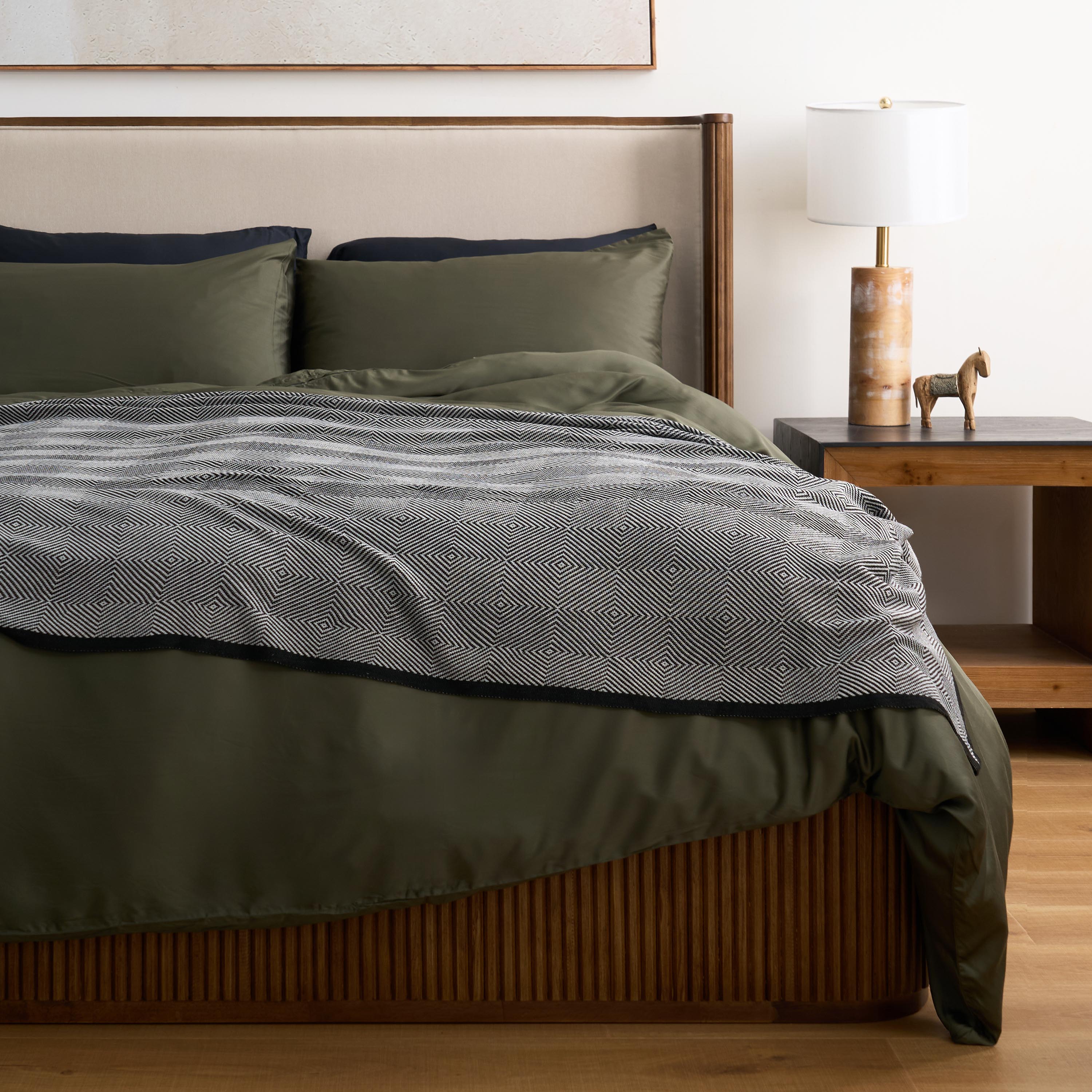 Nordic Woven Throw Blanket with Contrast Trim