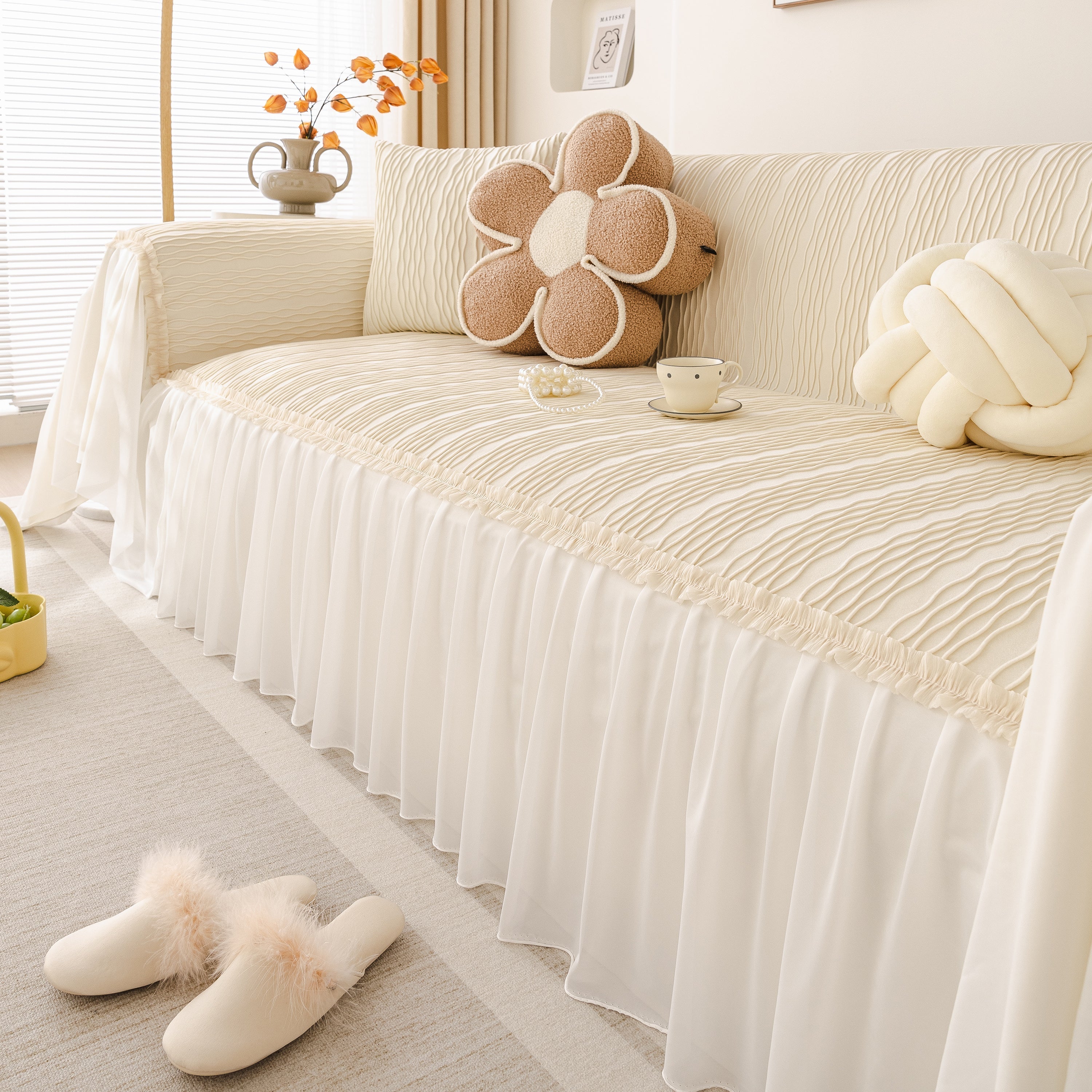 Plush Flannel Sofa Throw with Ruffled Skirt