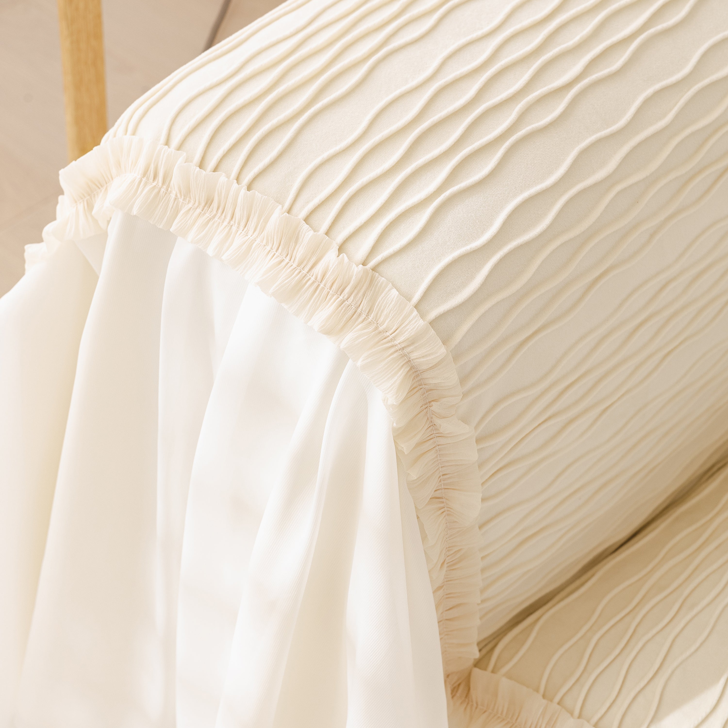 Plush Flannel Sofa Throw with Ruffled Skirt