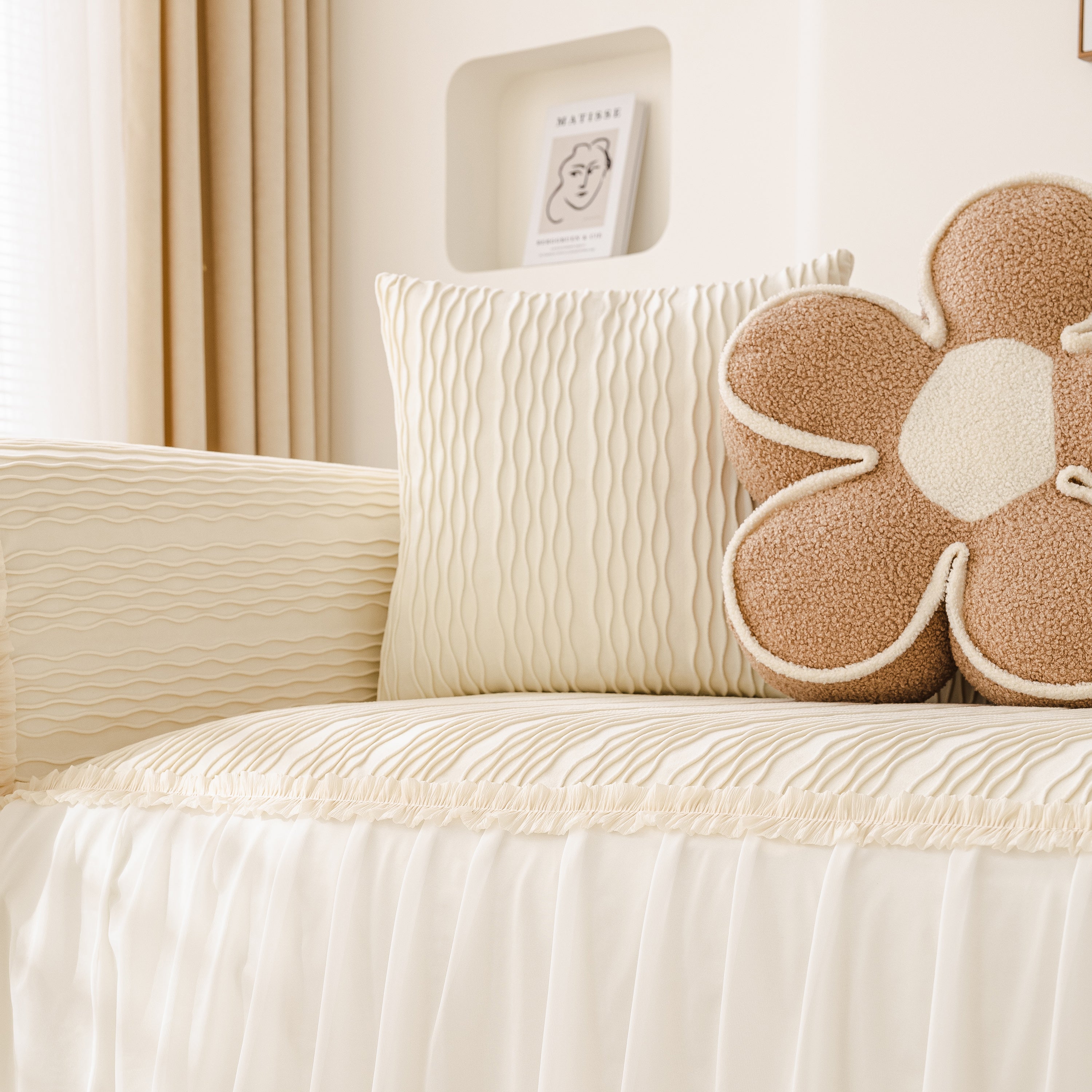 Plush Flannel Sofa Throw with Ruffled Skirt