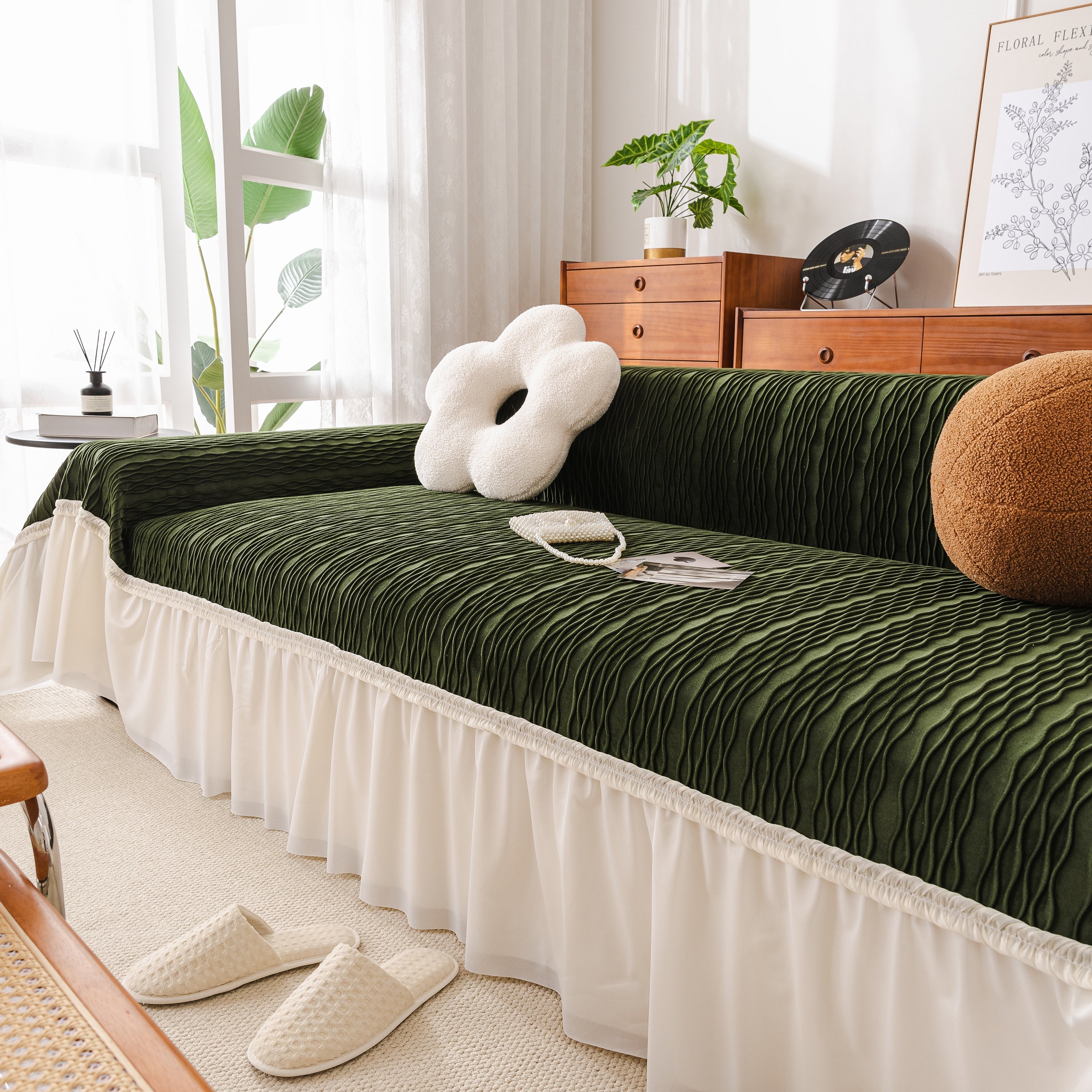 Plush Flannel Sofa Throw with Ruffled Skirt