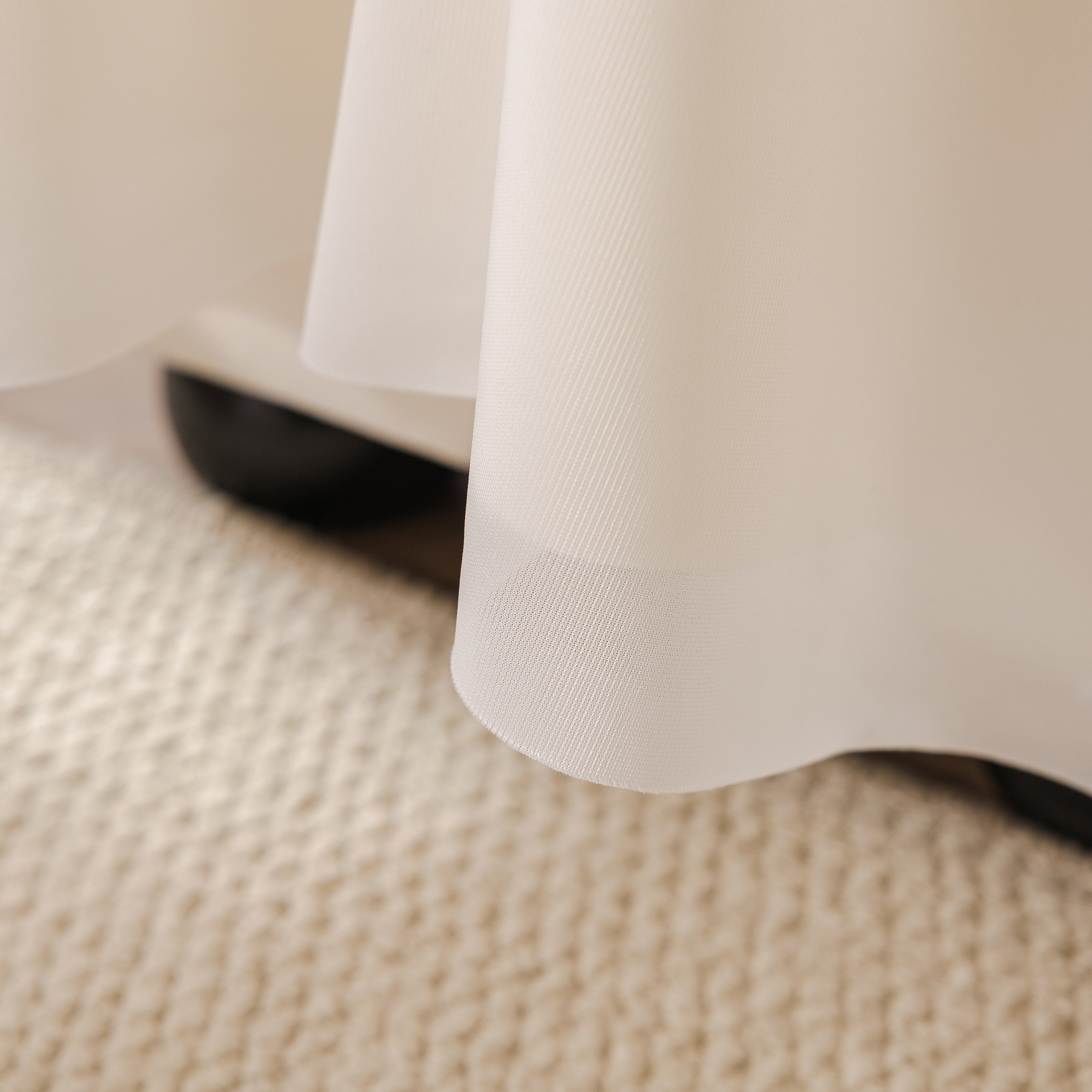 Plush Flannel Sofa Throw with Ruffled Skirt