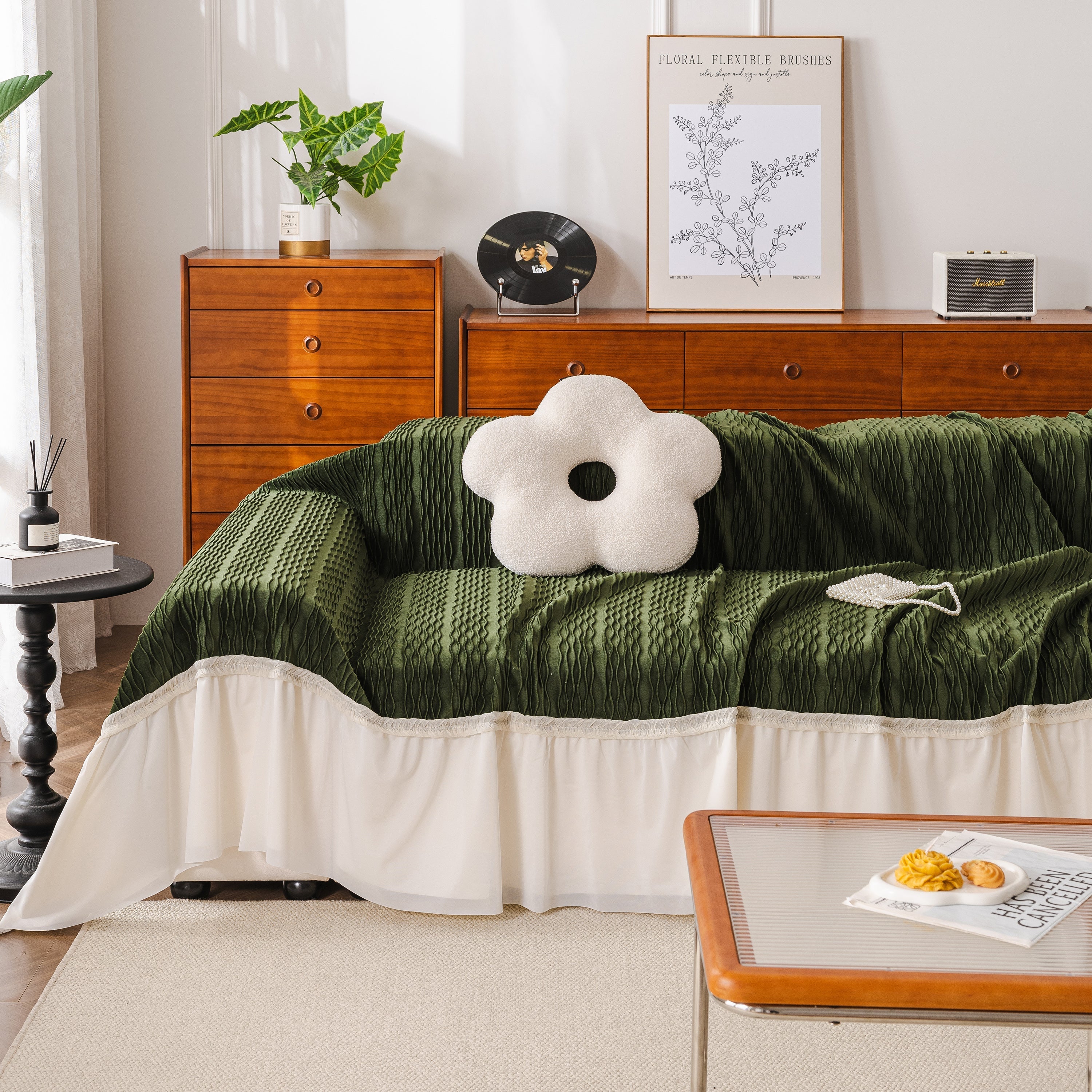 Plush Flannel Sofa Throw with Ruffled Skirt