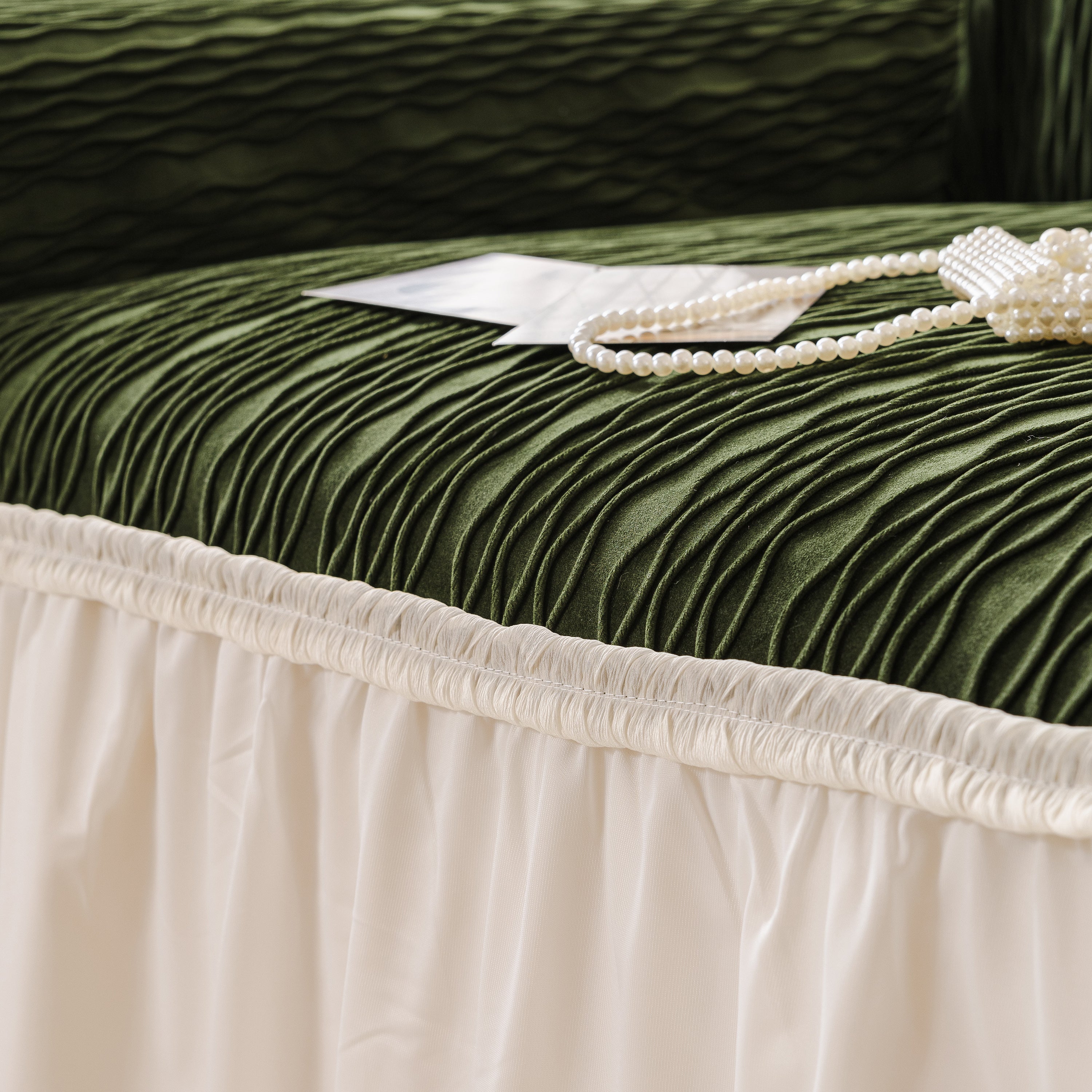 Plush Flannel Sofa Throw with Ruffled Skirt