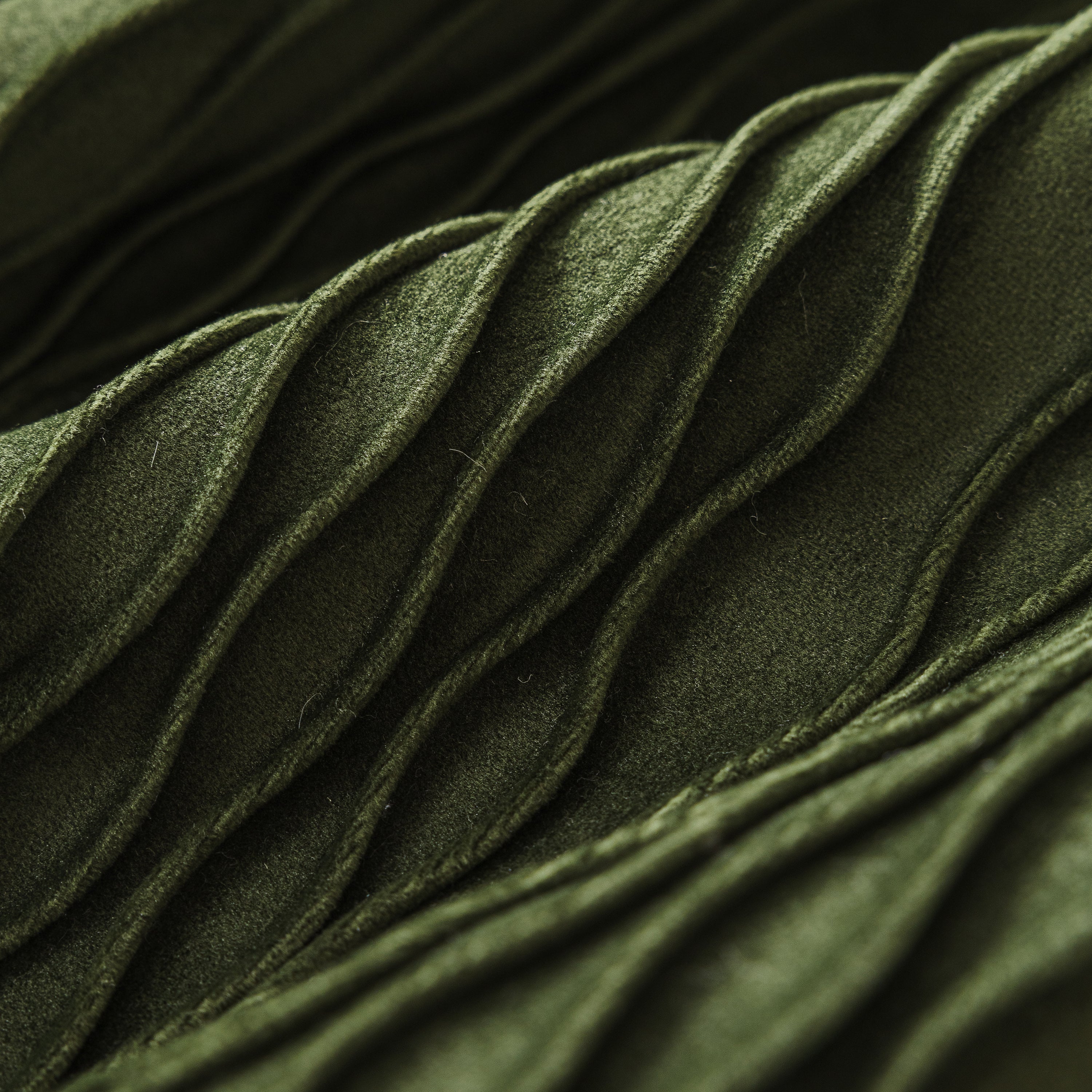 Plush Flannel Sofa Throw with Ruffled Skirt