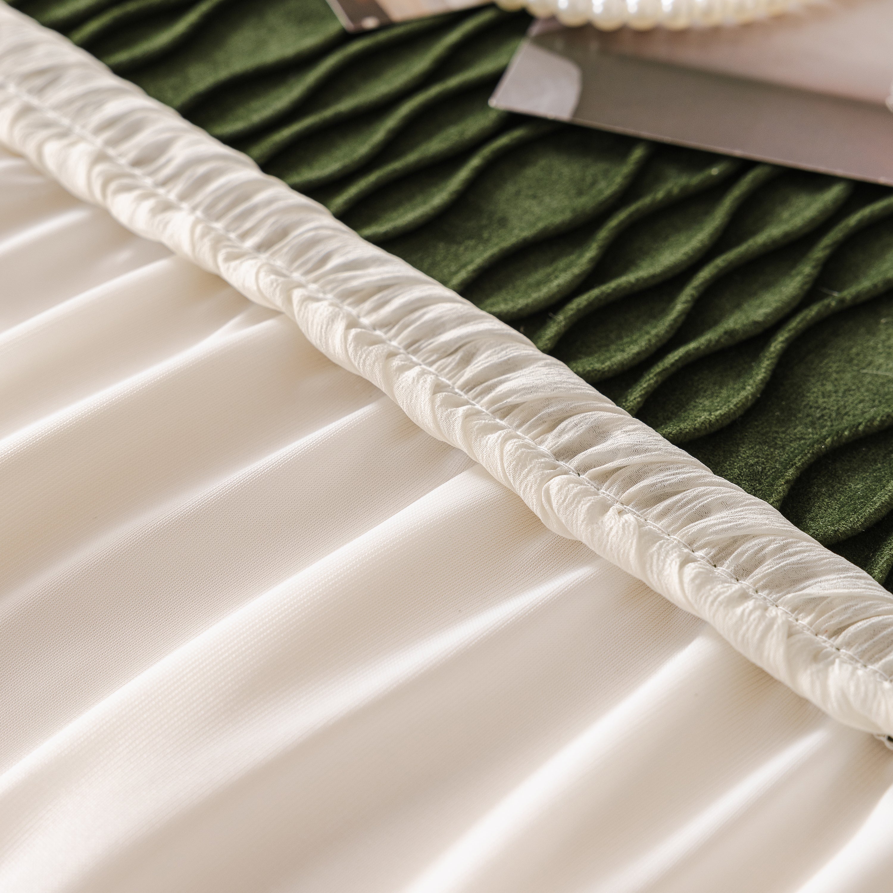 Plush Flannel Sofa Throw with Ruffled Skirt