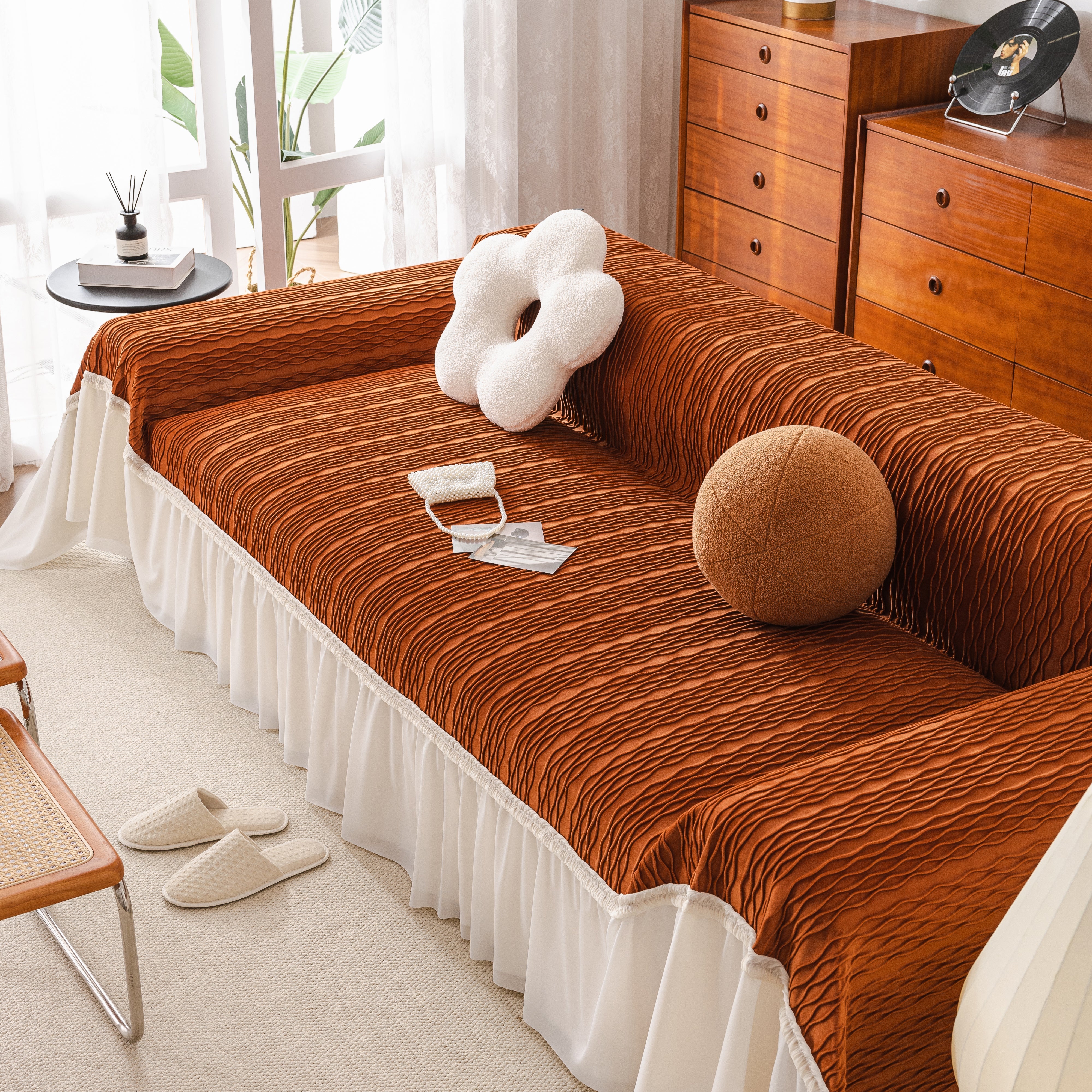 Plush Flannel Sofa Throw with Ruffled Skirt