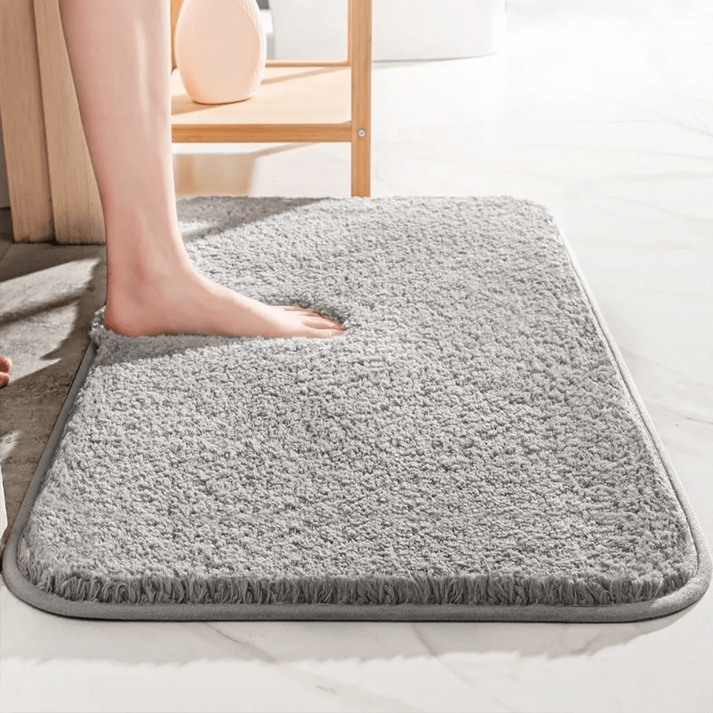 Plush Microfiber Bath Mat with Non-Slip Grip