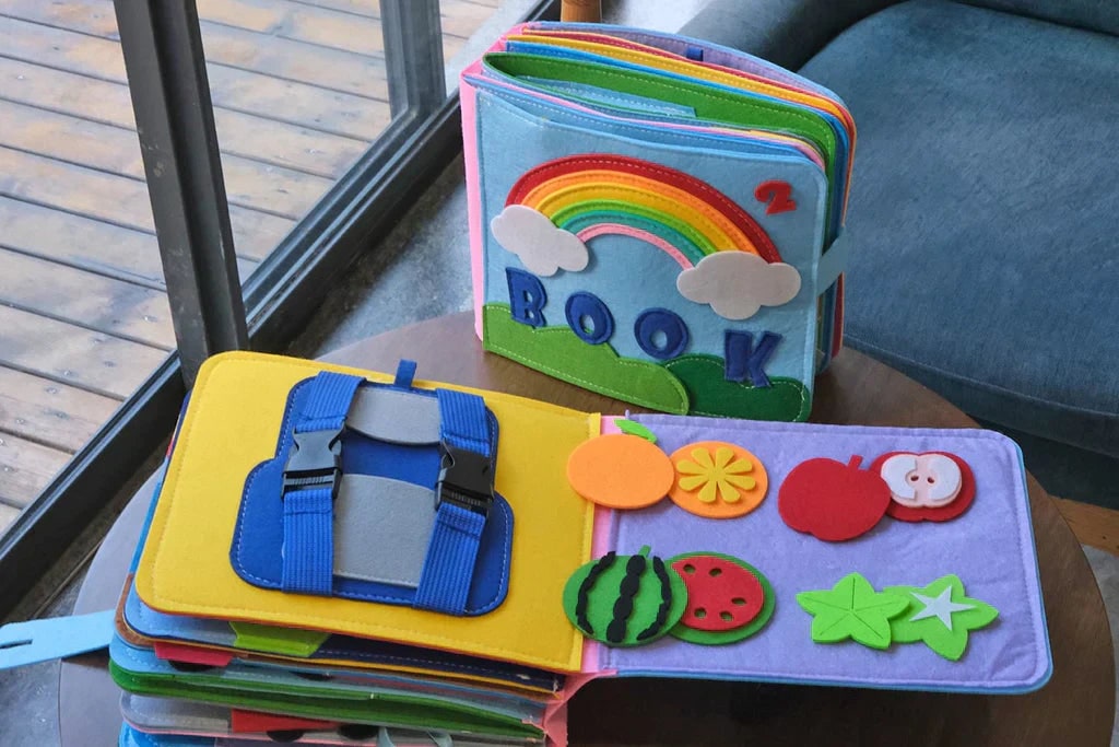 Interactive Montessori Felt Book For Kids With 16 Stories And Activities - Image 7