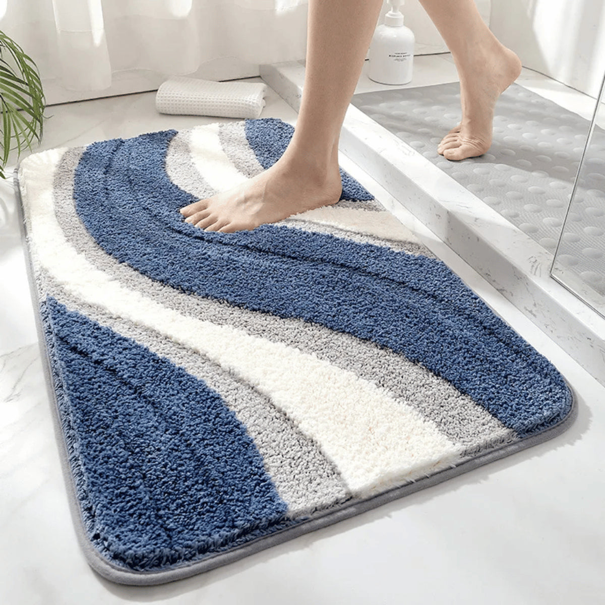 Quick-Drying Absorbent Microfiber Bath Mat With Non-Slip Backing - Image 5