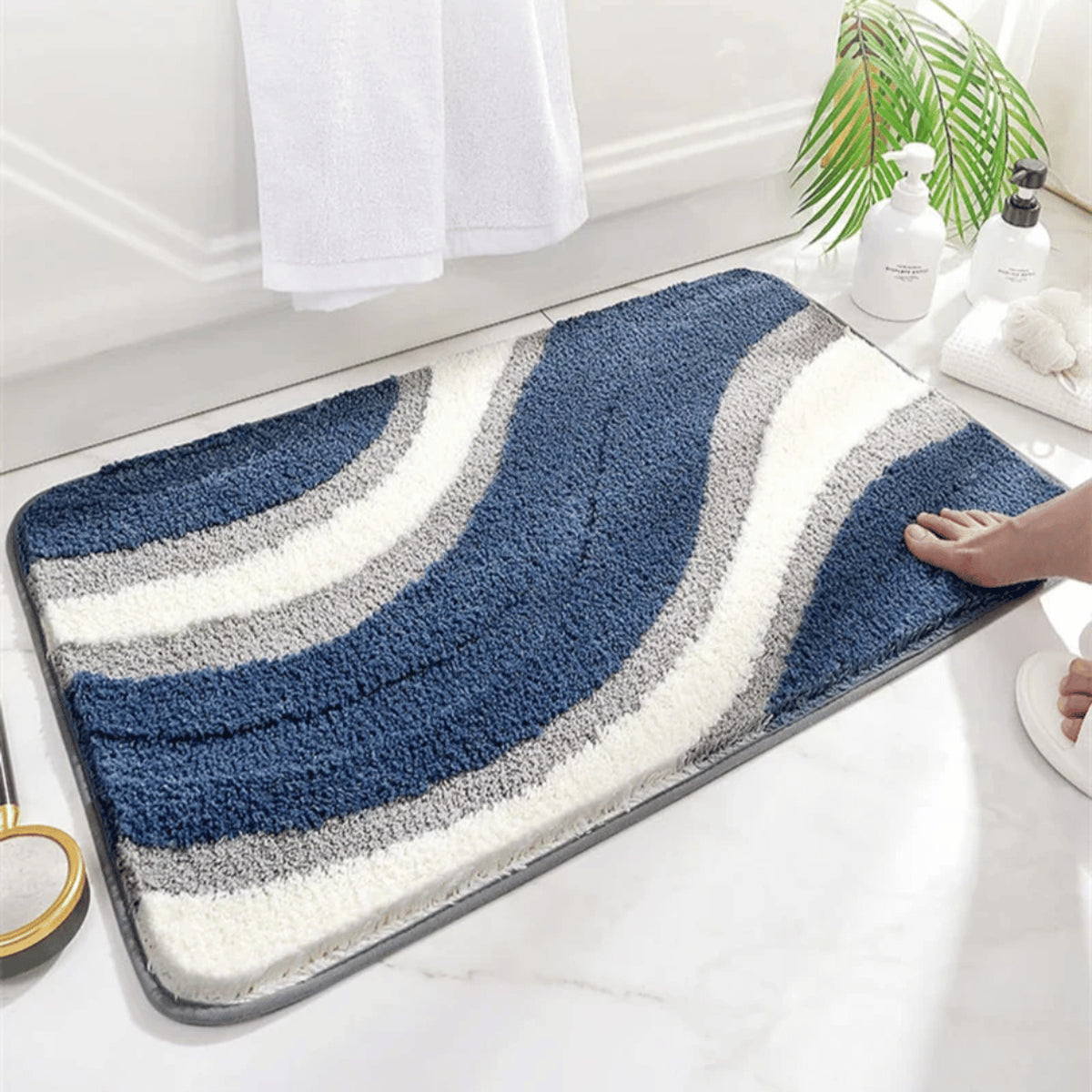 Quick-Drying Absorbent Microfiber Bath Mat With Non-Slip Backing - Image 6