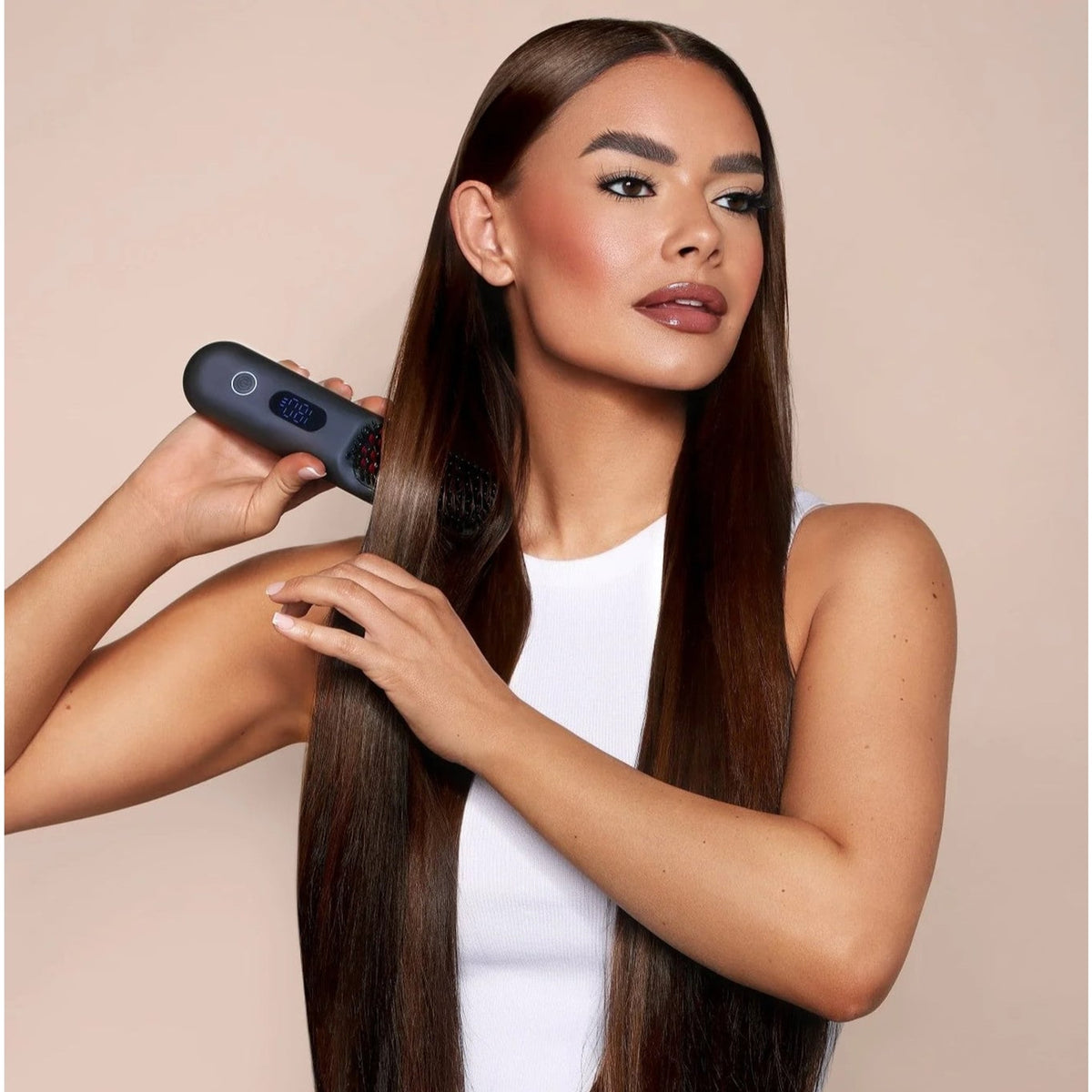 Wireless Hair Straightening Brush With 4 Ceramic Rows And 3 Heat Settings - Image 7