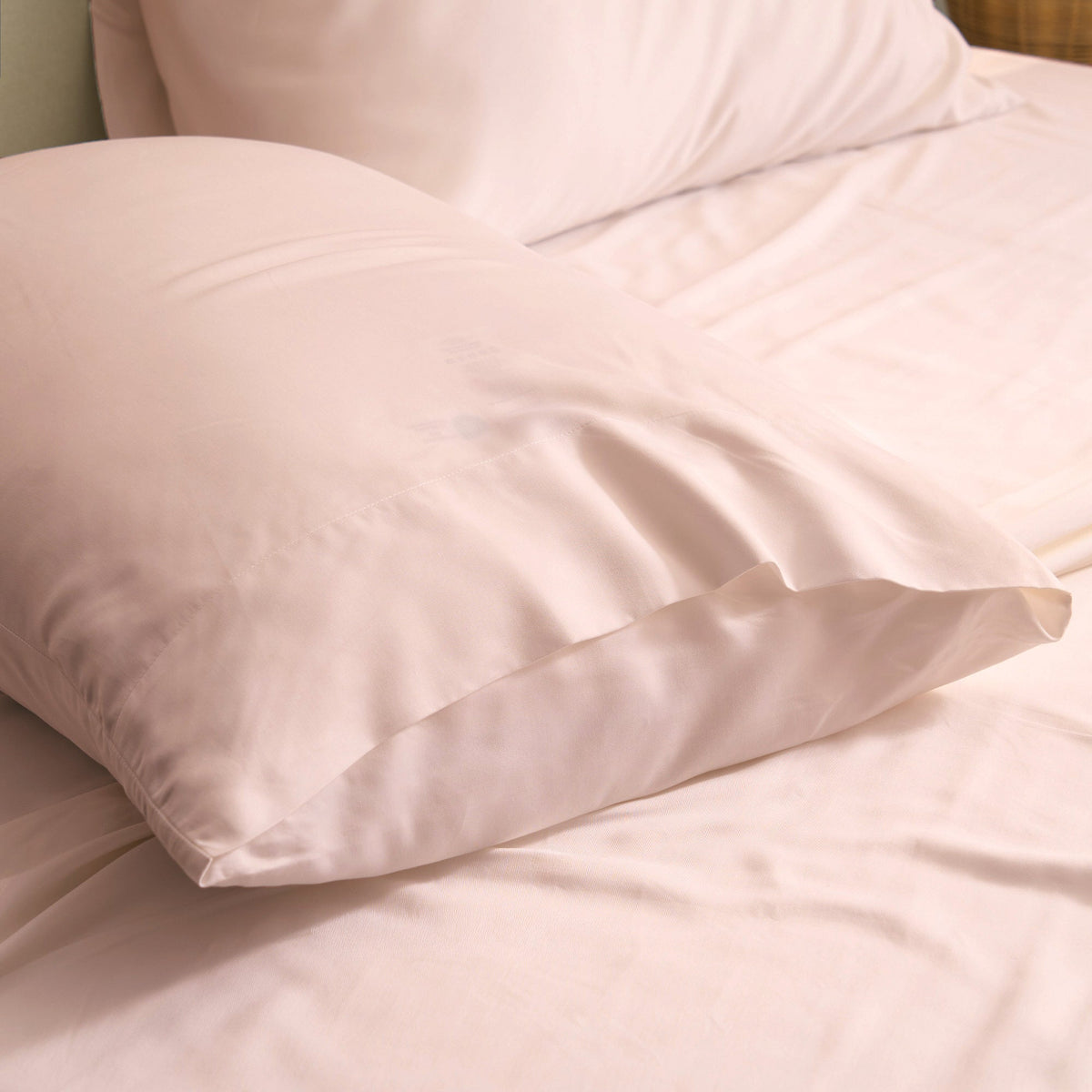 Bamboo Pillowcases with Pet Hair Repellent