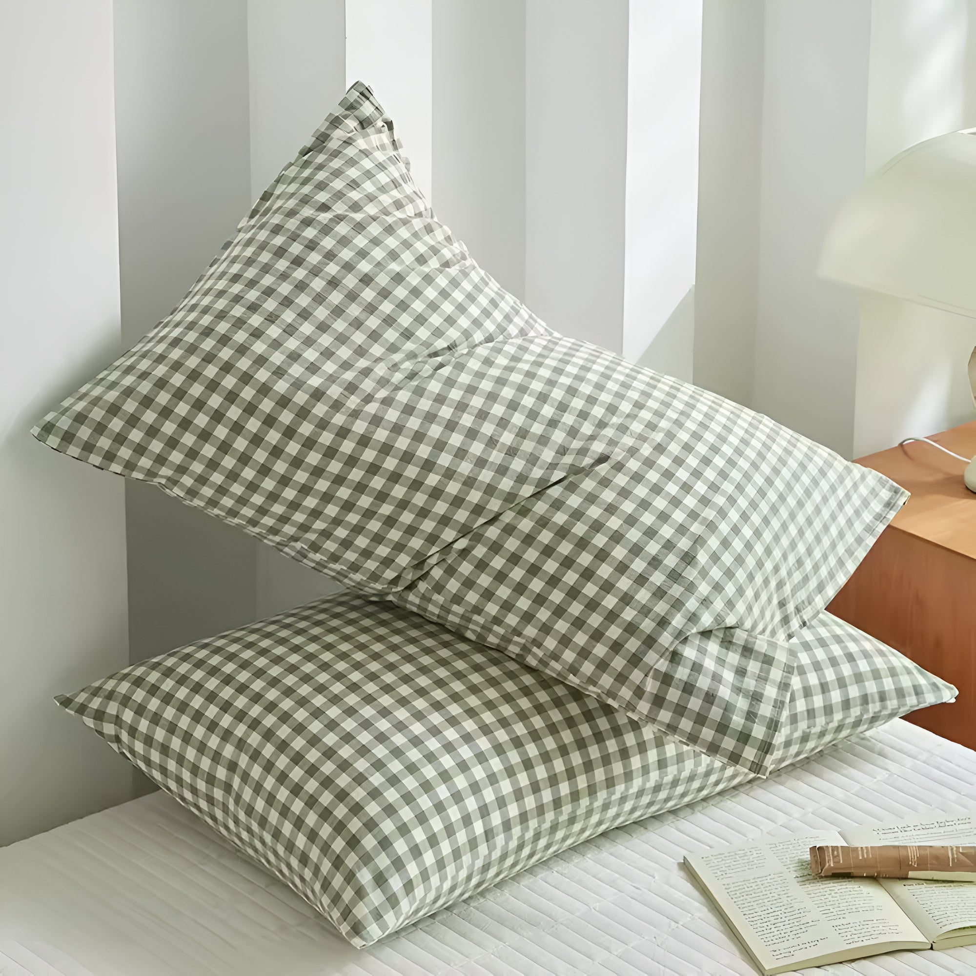 Checkered Pillowcases with Closure