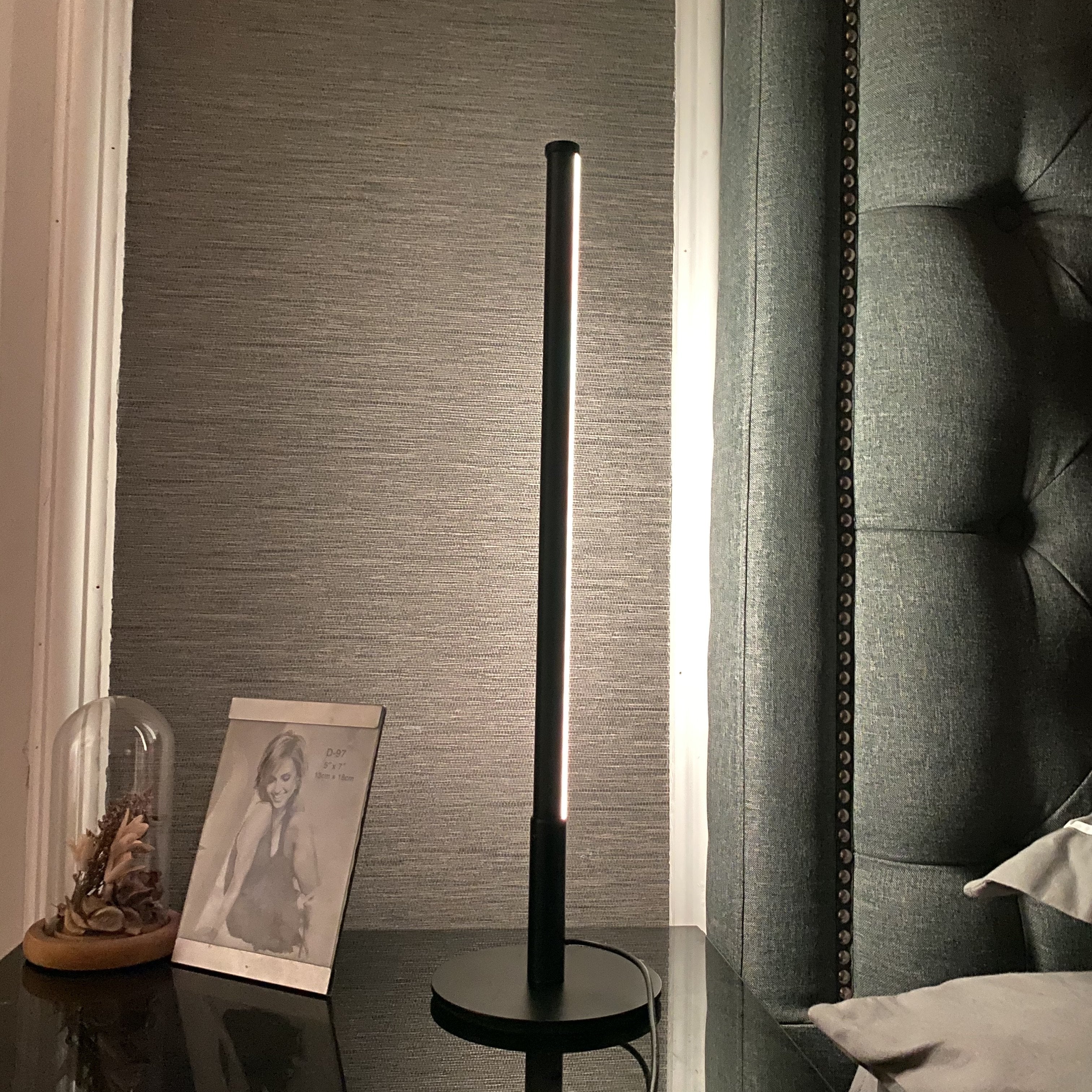 Minimalist Linear LED Table Lamp with Remote