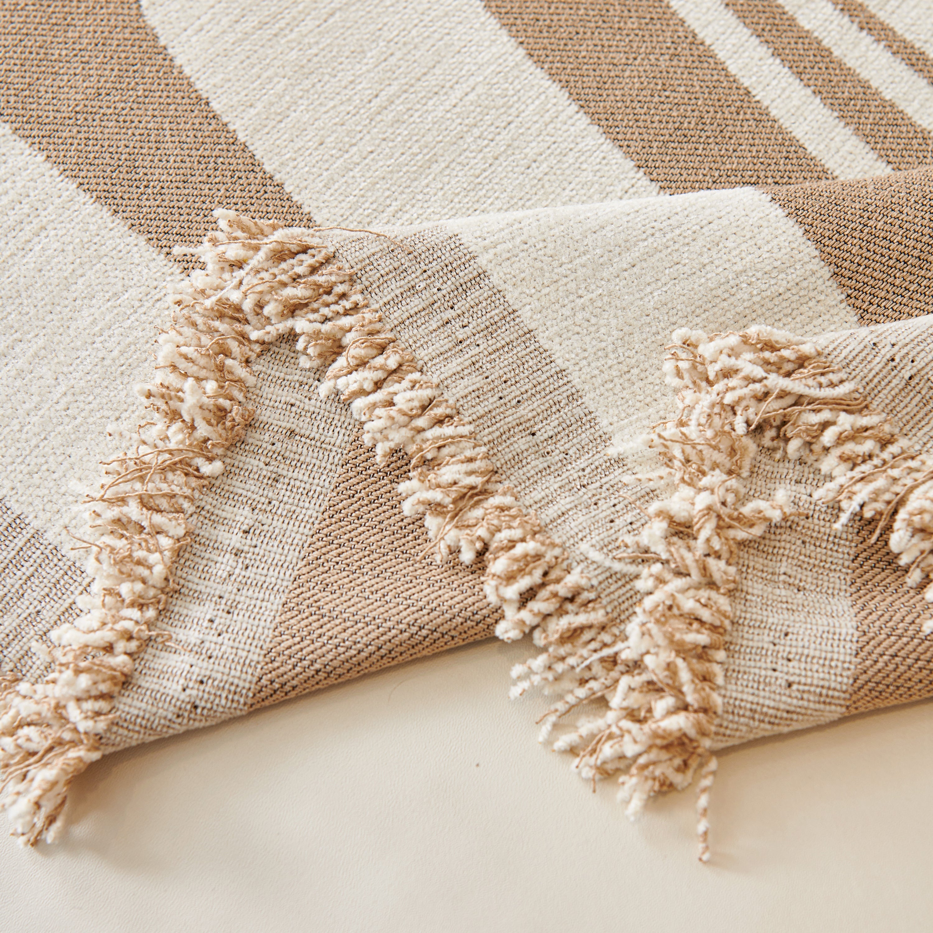 Modern Chenille Sofa Throw with Wavy Pattern