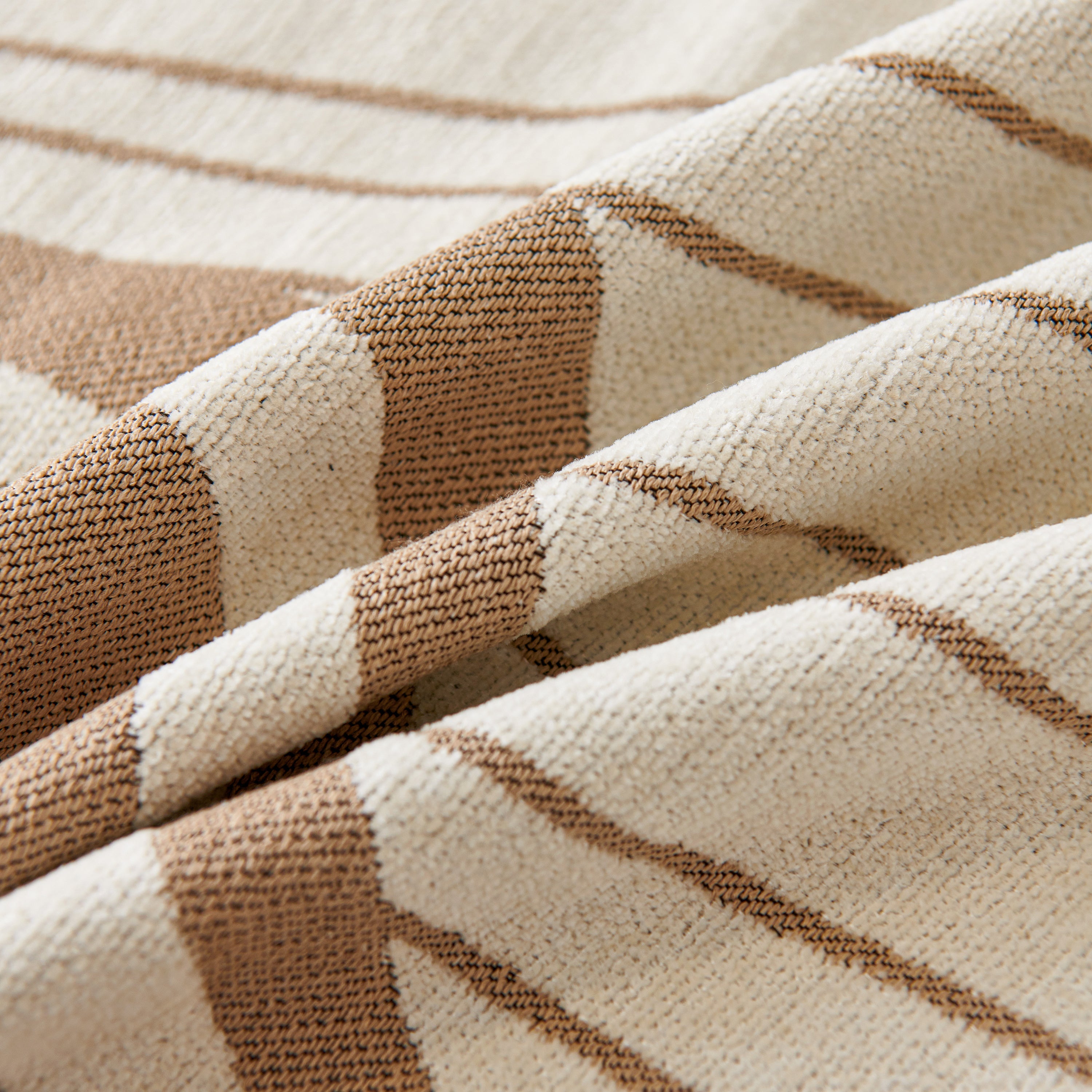 Modern Chenille Sofa Throw with Wavy Pattern
