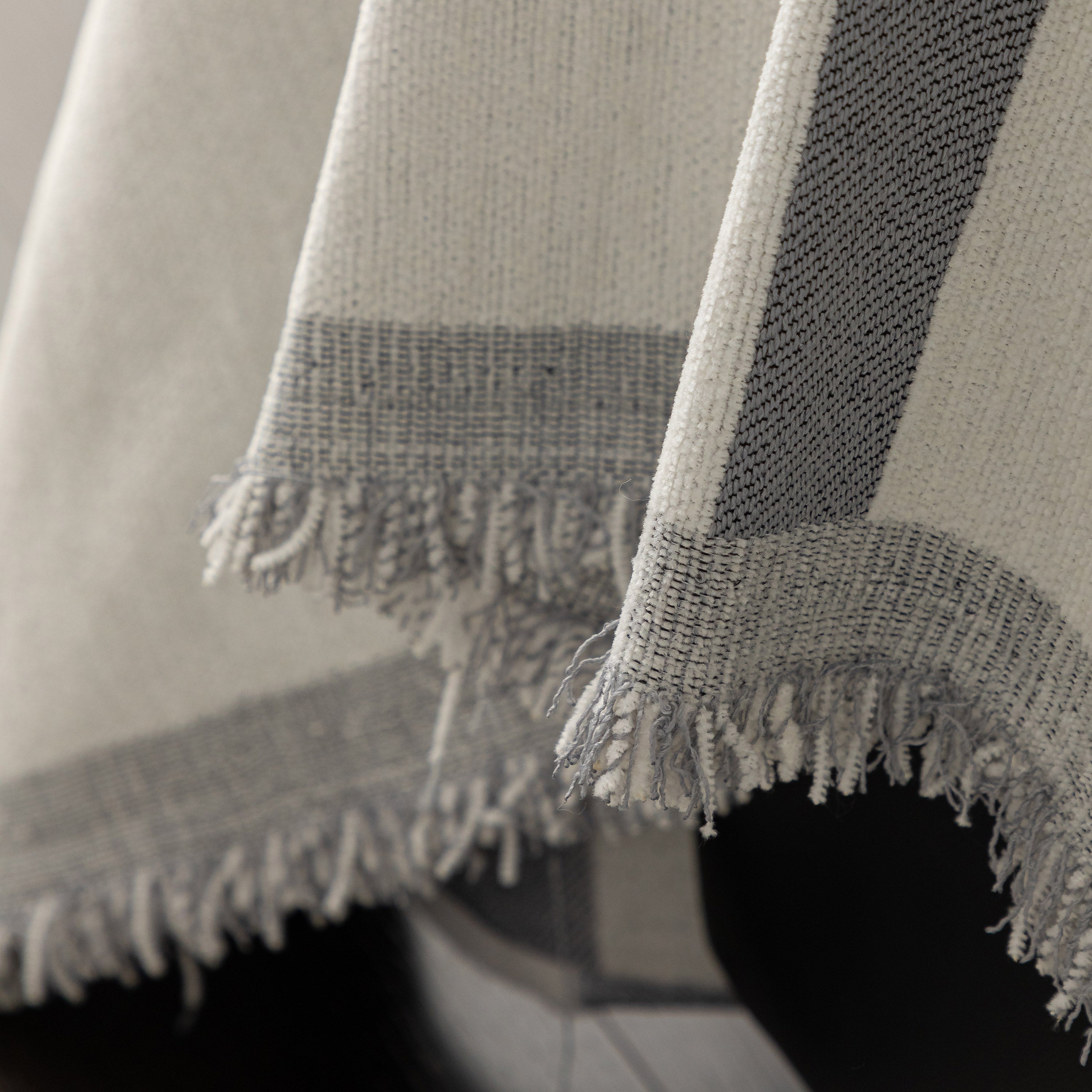 Modern Plaid Chenille Sofa Throw with Tassels