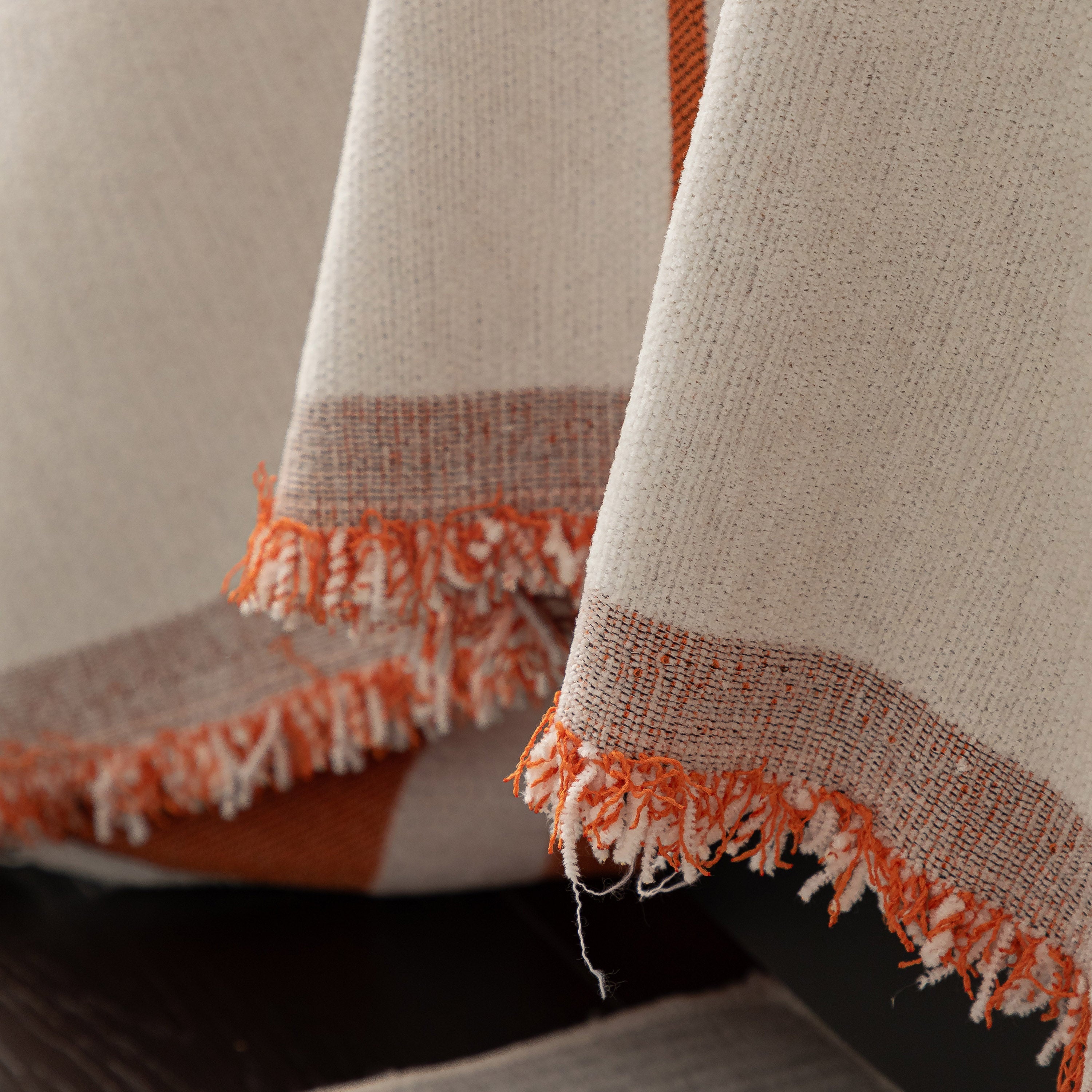 Modern Plaid Chenille Sofa Throw with Tassels