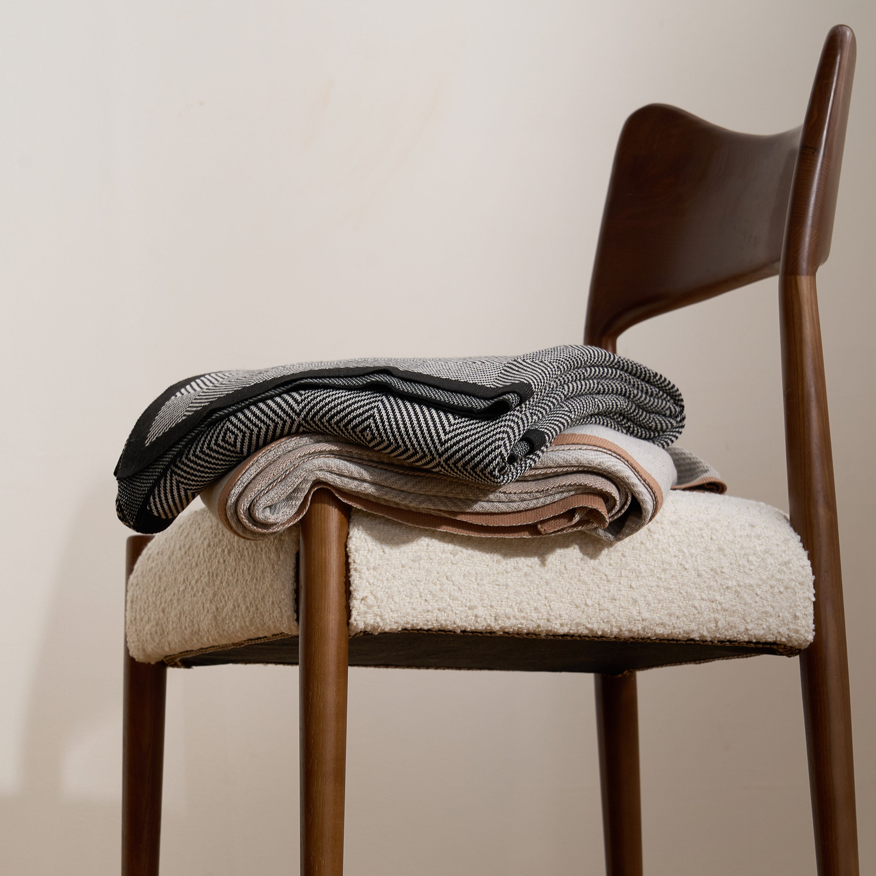 Nordic Woven Throw Blanket with Contrast Trim