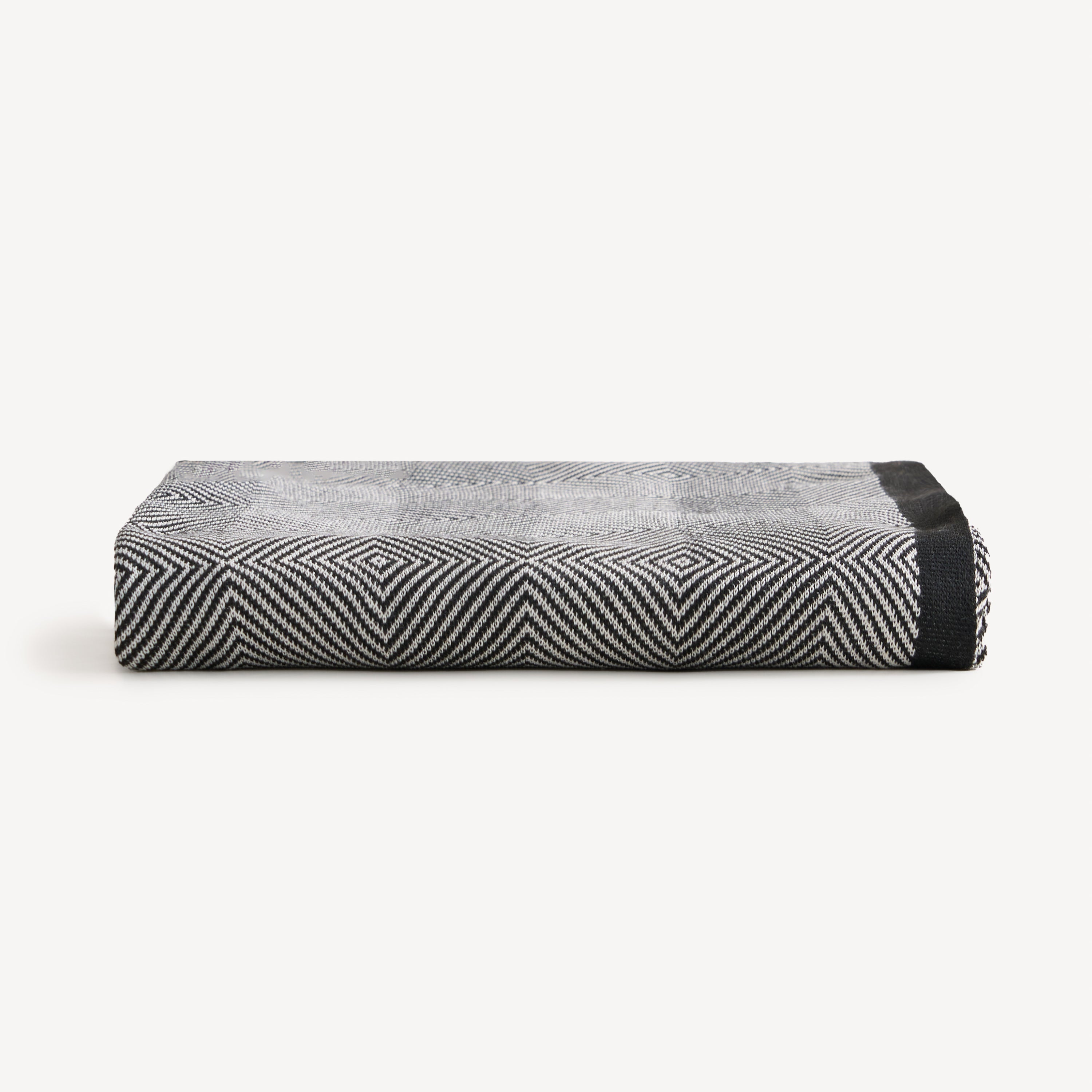Nordic Woven Throw Blanket with Contrast Trim