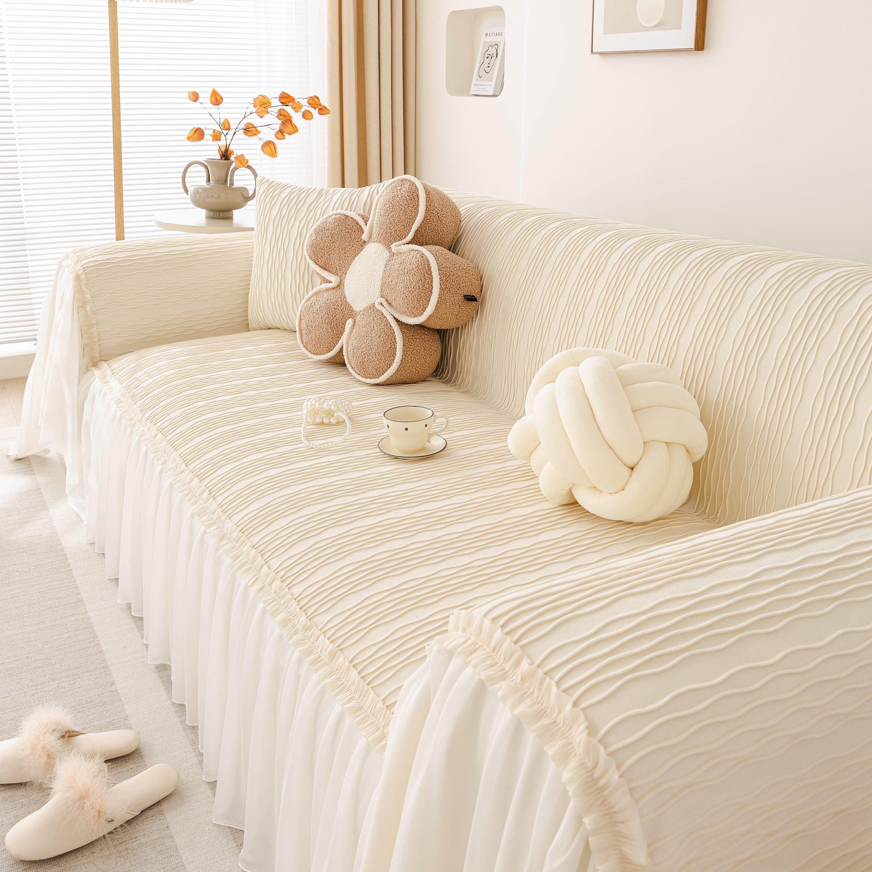 Plush Flannel Sofa Throw with Ruffled Skirt