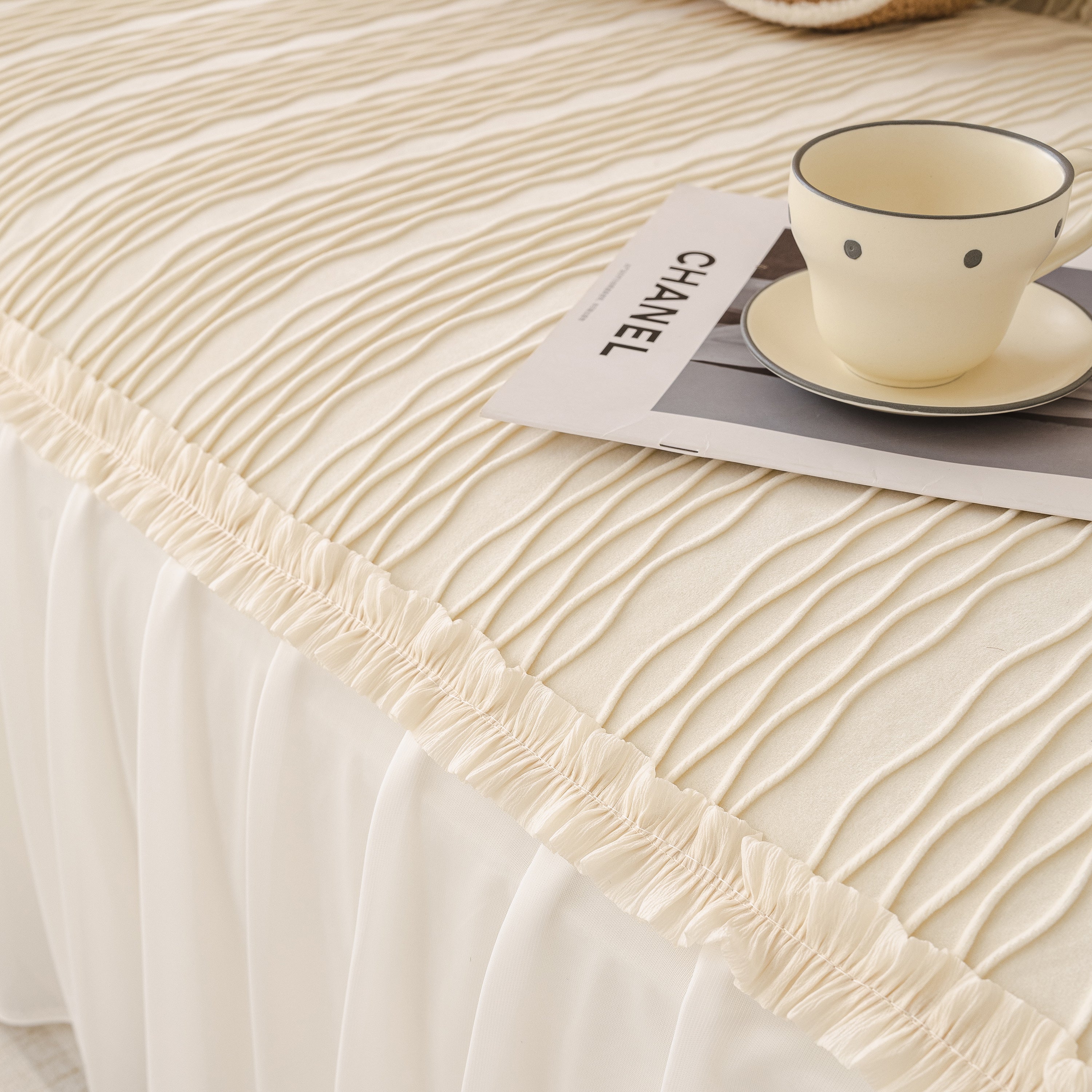 Plush Flannel Sofa Throw with Ruffled Skirt