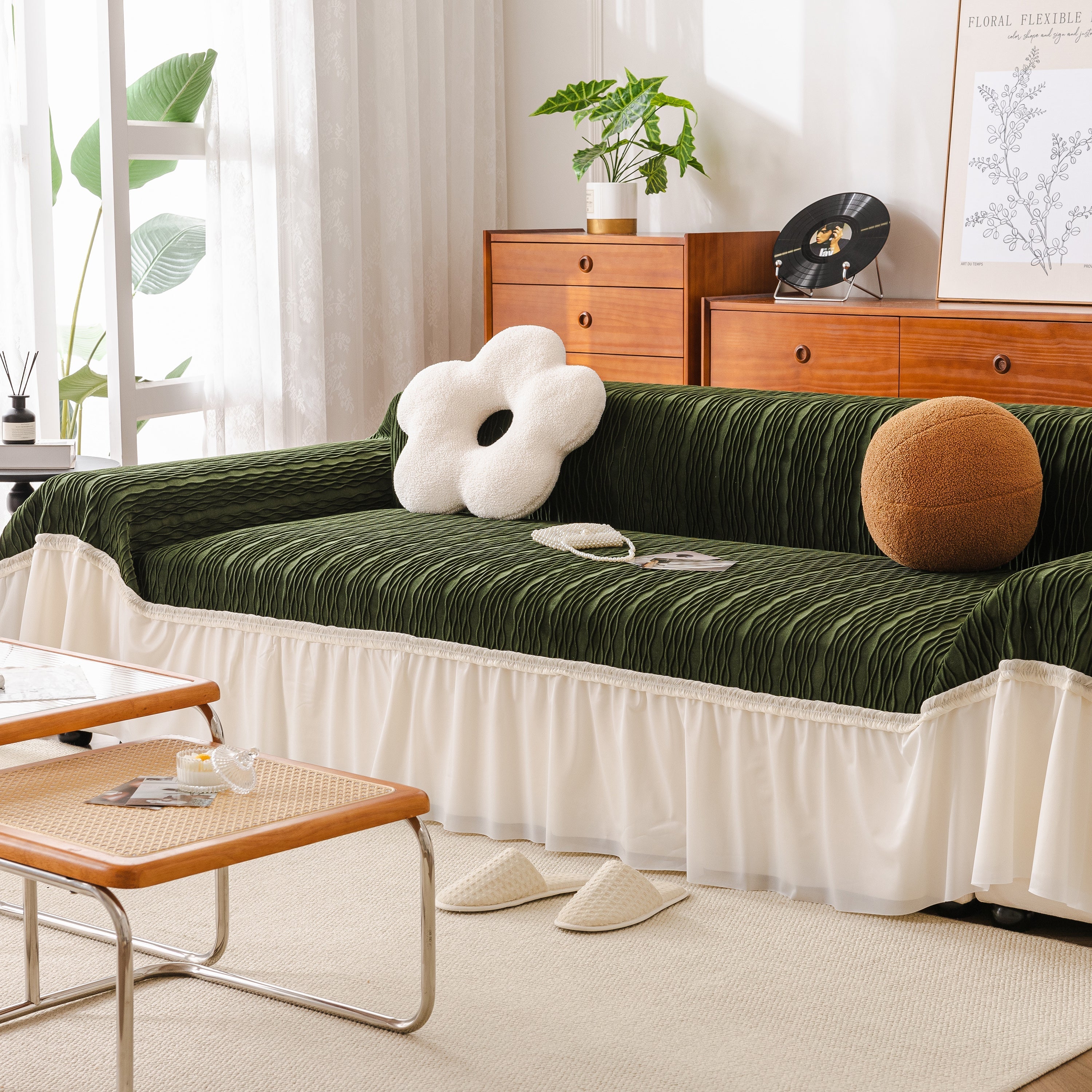 Plush Flannel Sofa Throw with Ruffled Skirt