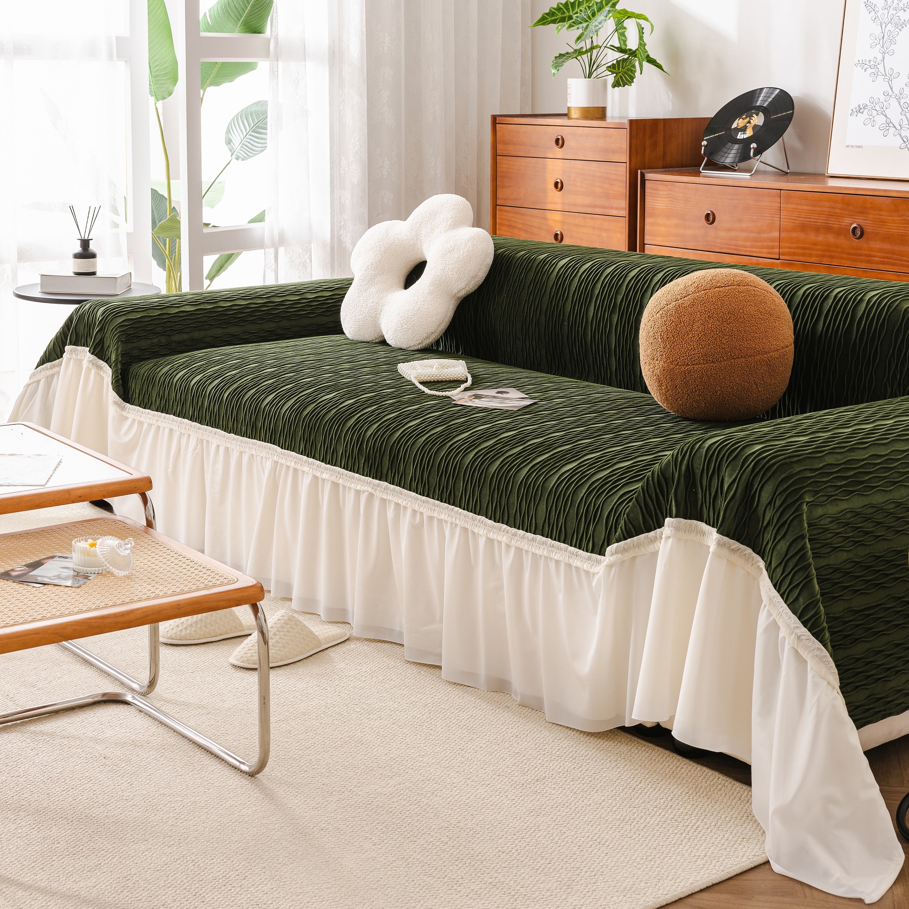 Plush Flannel Sofa Throw with Ruffled Skirt
