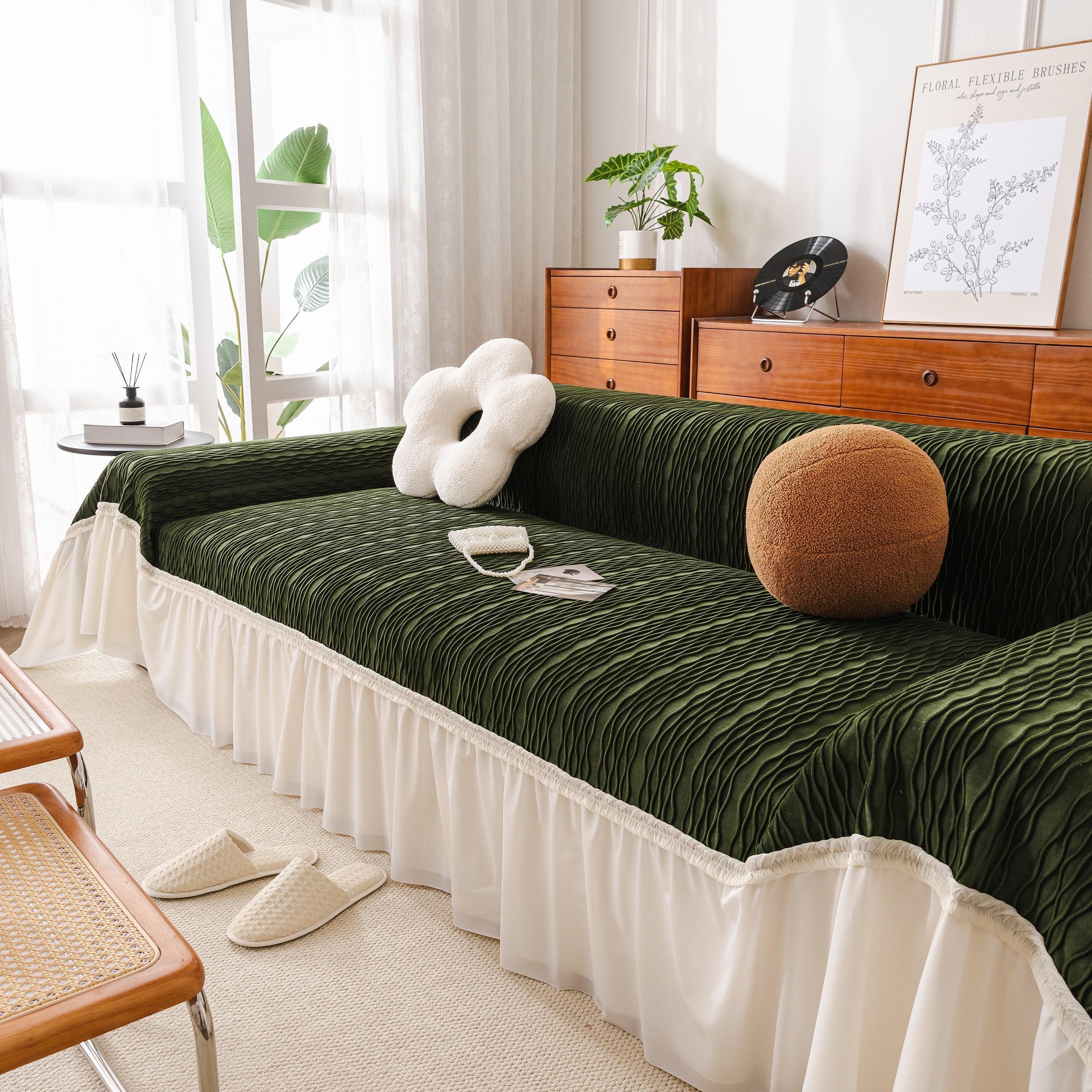 Plush Flannel Sofa Throw with Ruffled Skirt