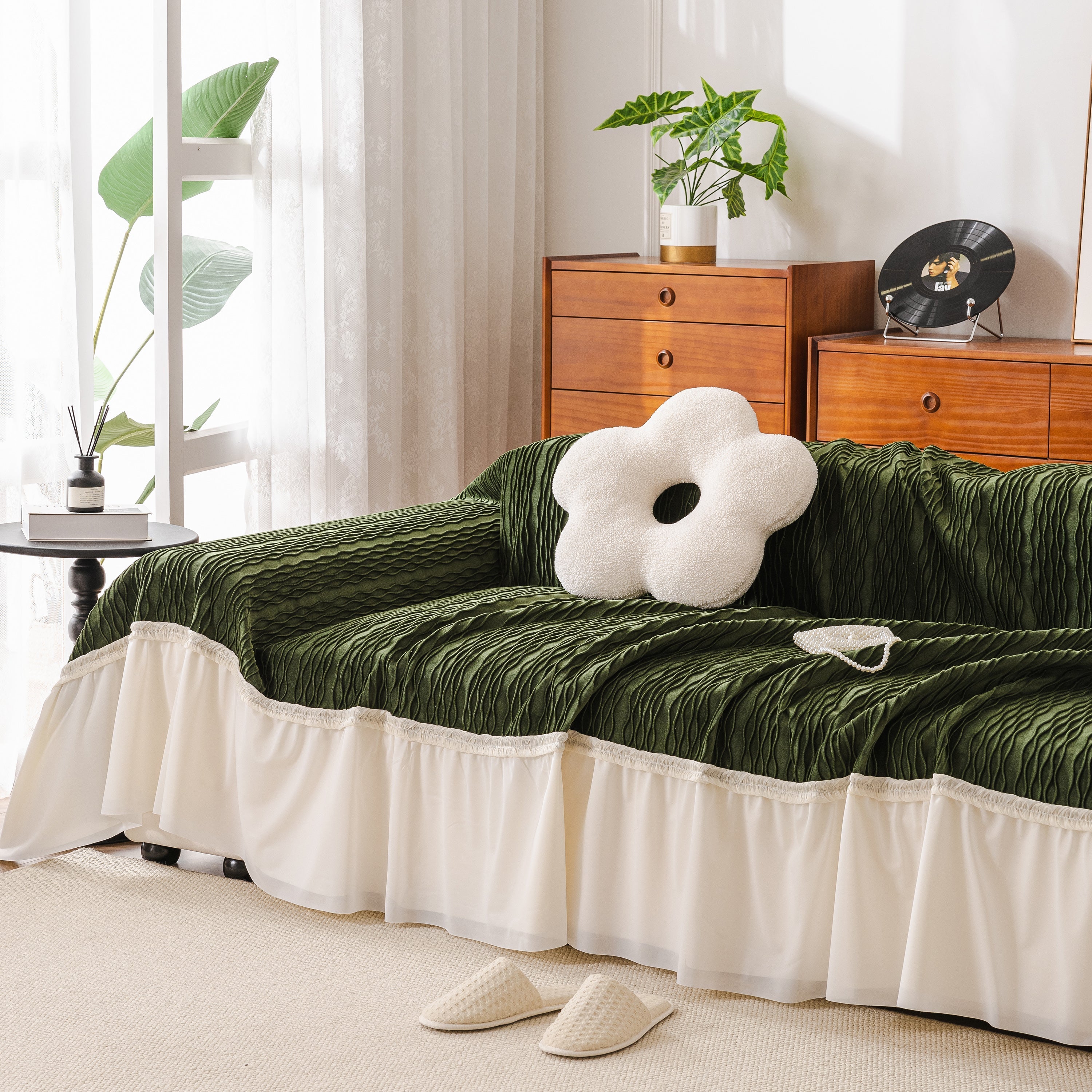 Plush Flannel Sofa Throw with Ruffled Skirt