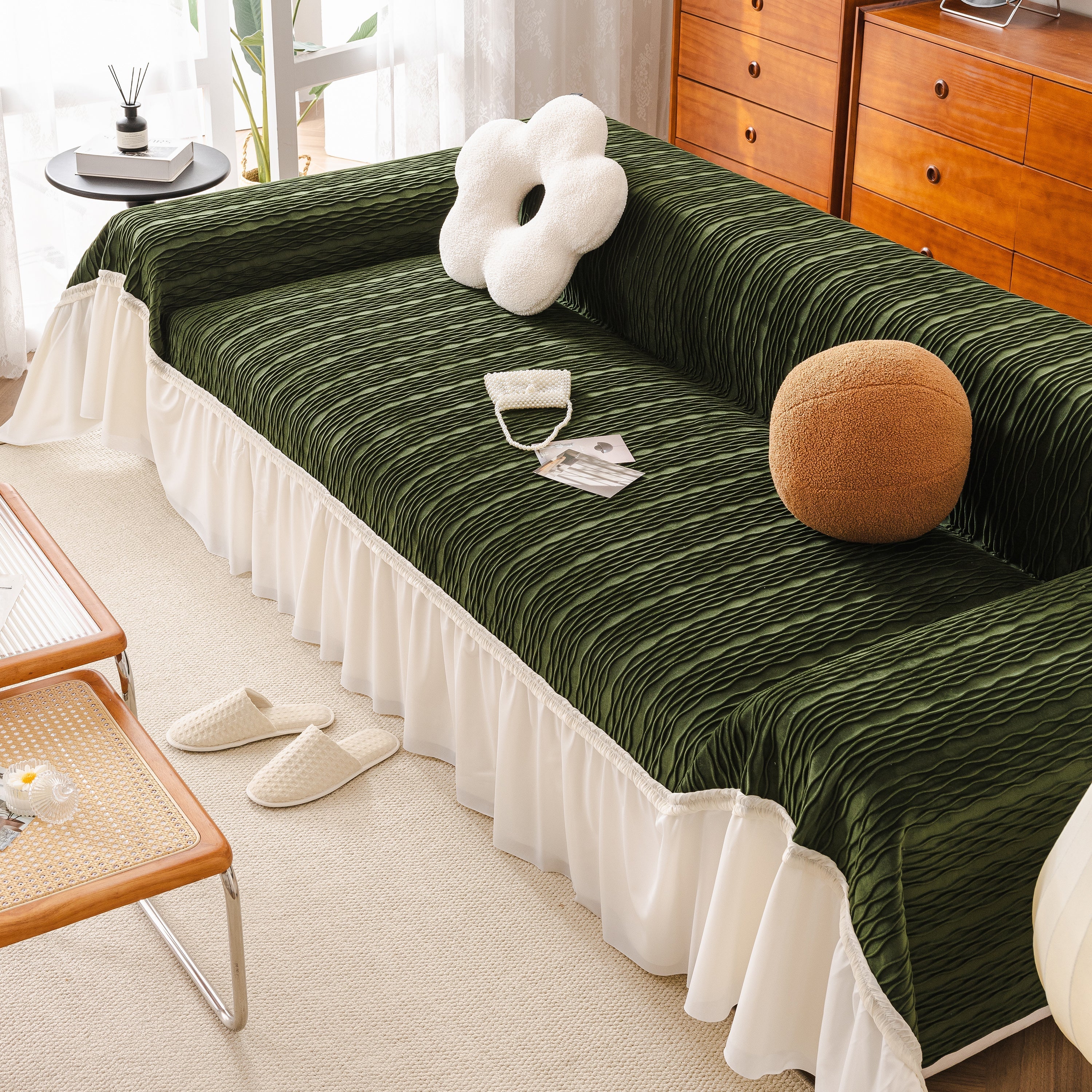 Plush Flannel Sofa Throw with Ruffled Skirt