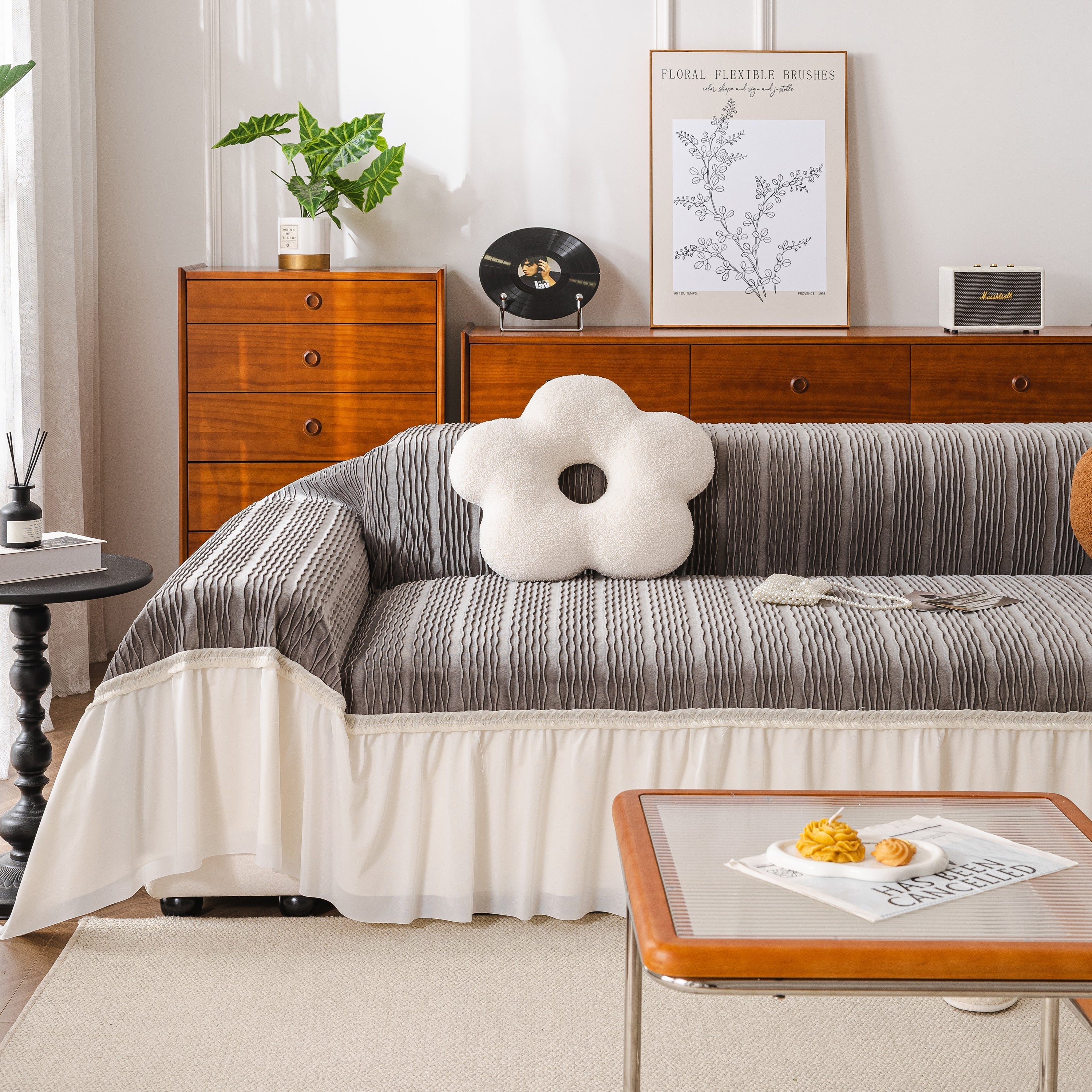 Plush Flannel Sofa Throw with Ruffled Skirt