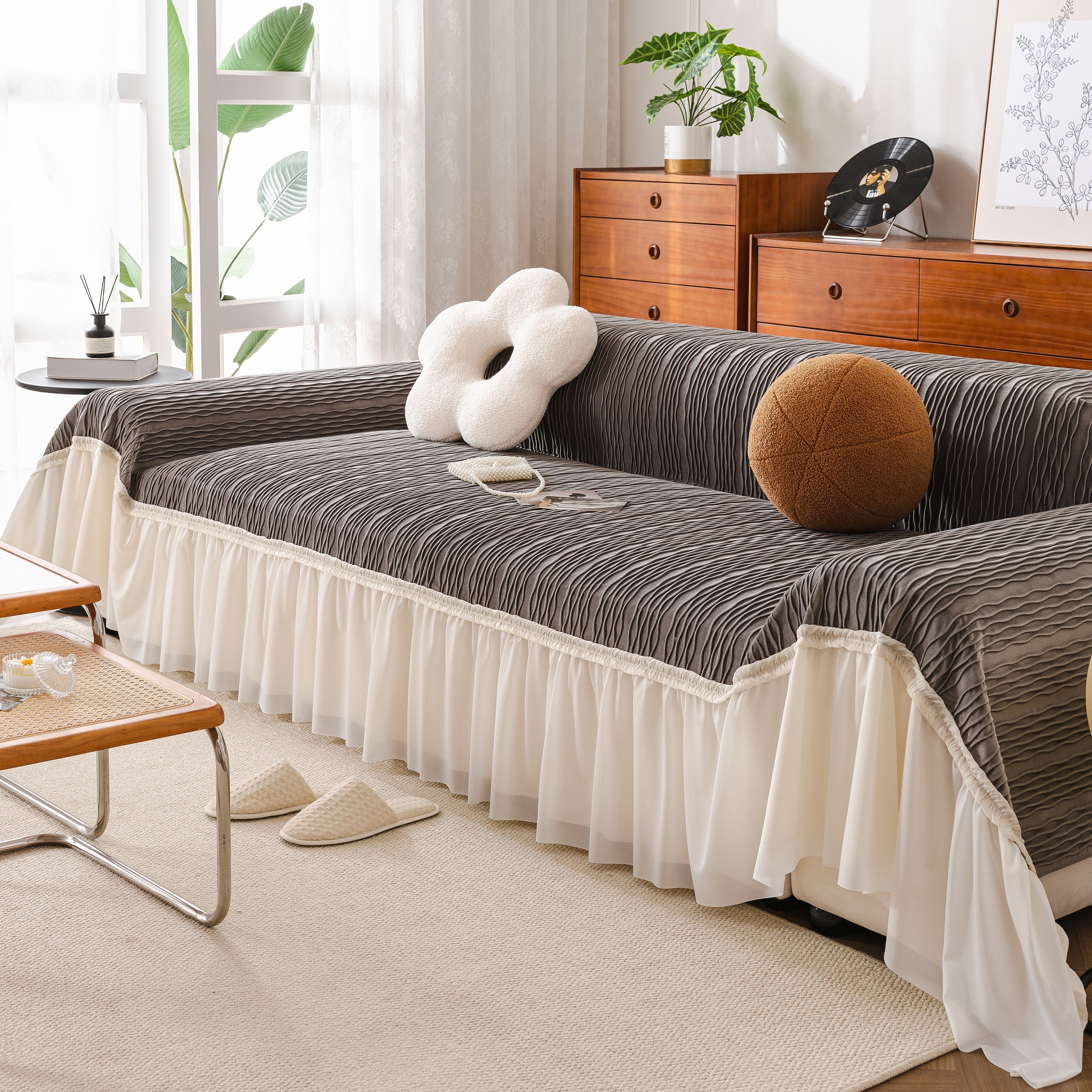 Plush Flannel Sofa Throw with Ruffled Skirt