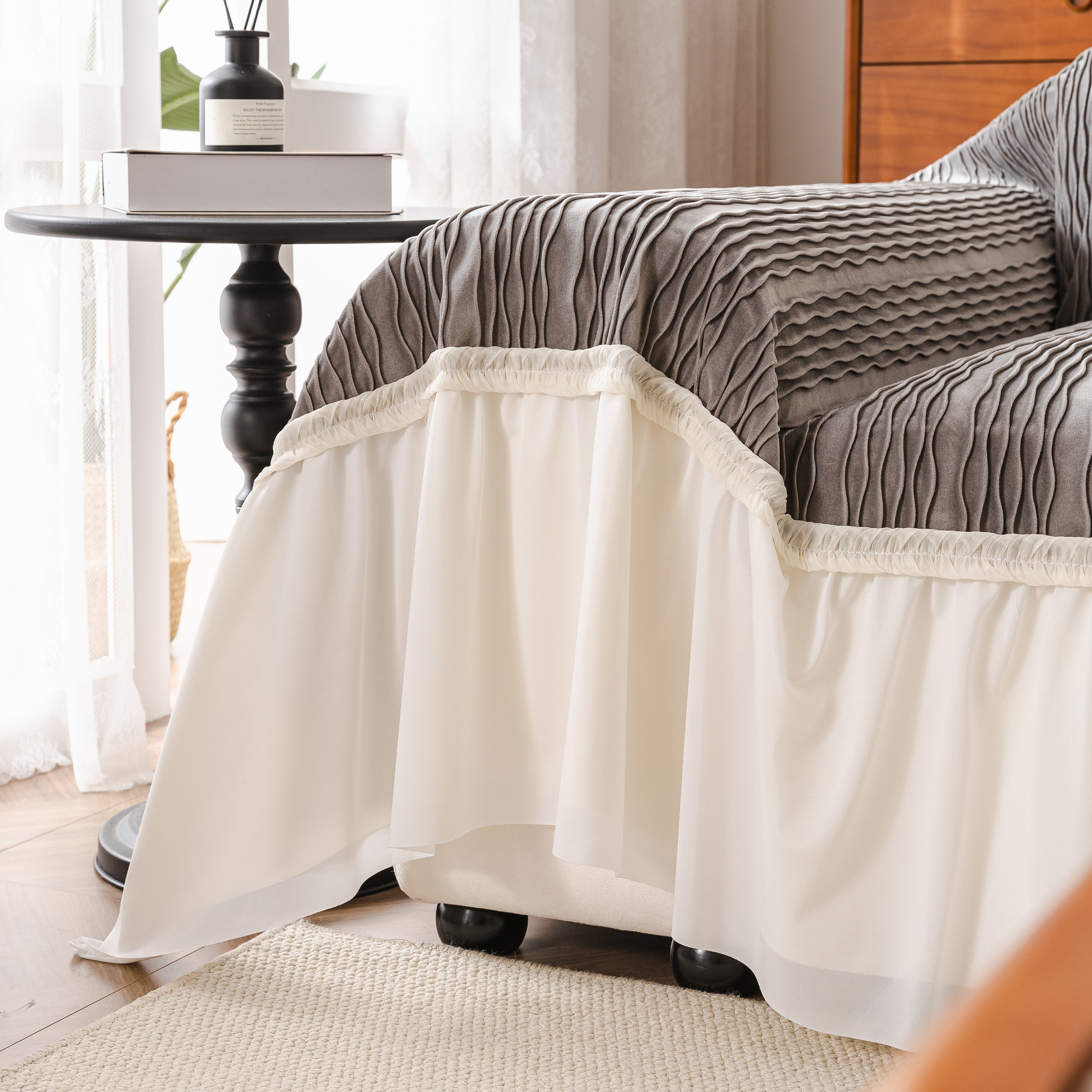 Plush Flannel Sofa Throw with Ruffled Skirt