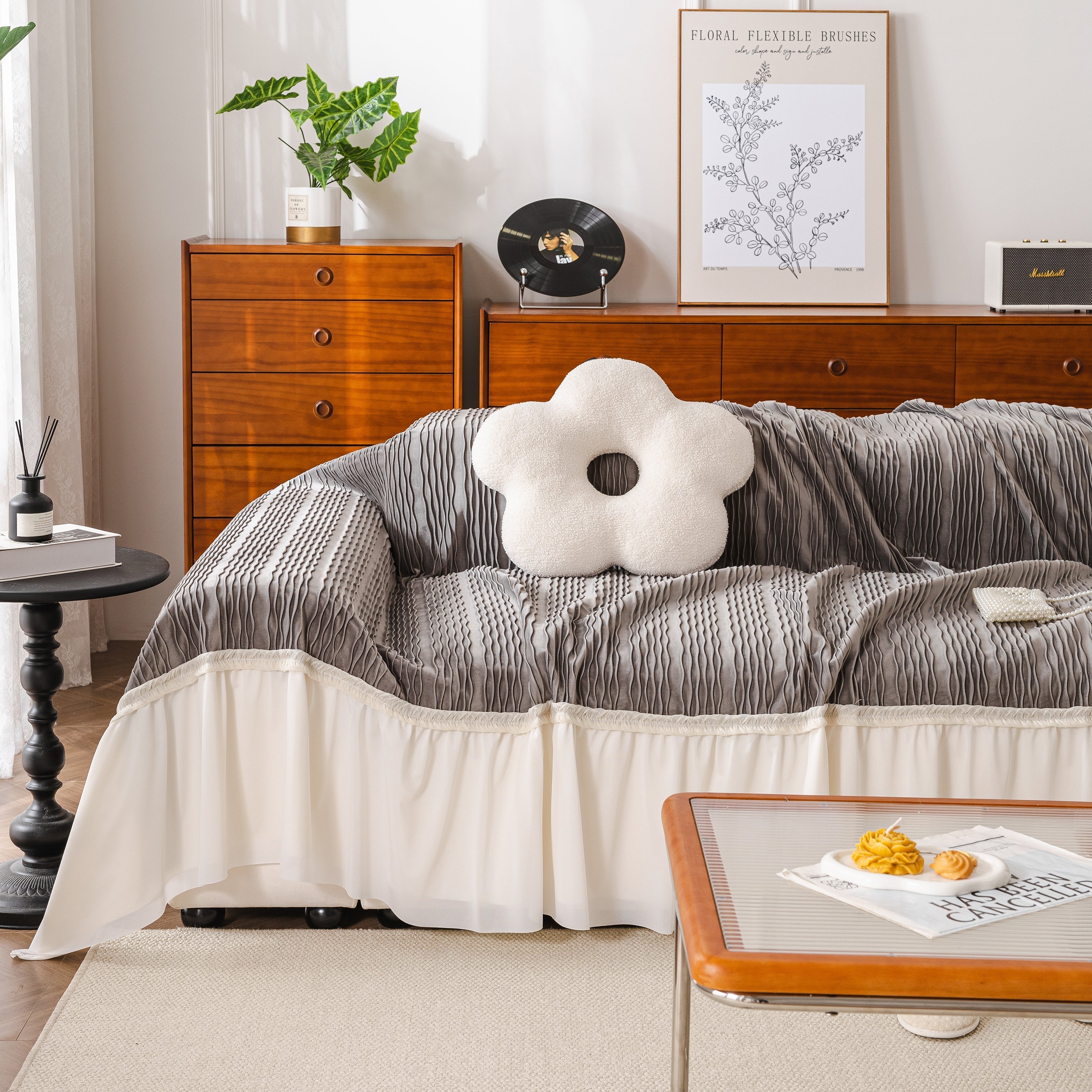 Plush Flannel Sofa Throw with Ruffled Skirt