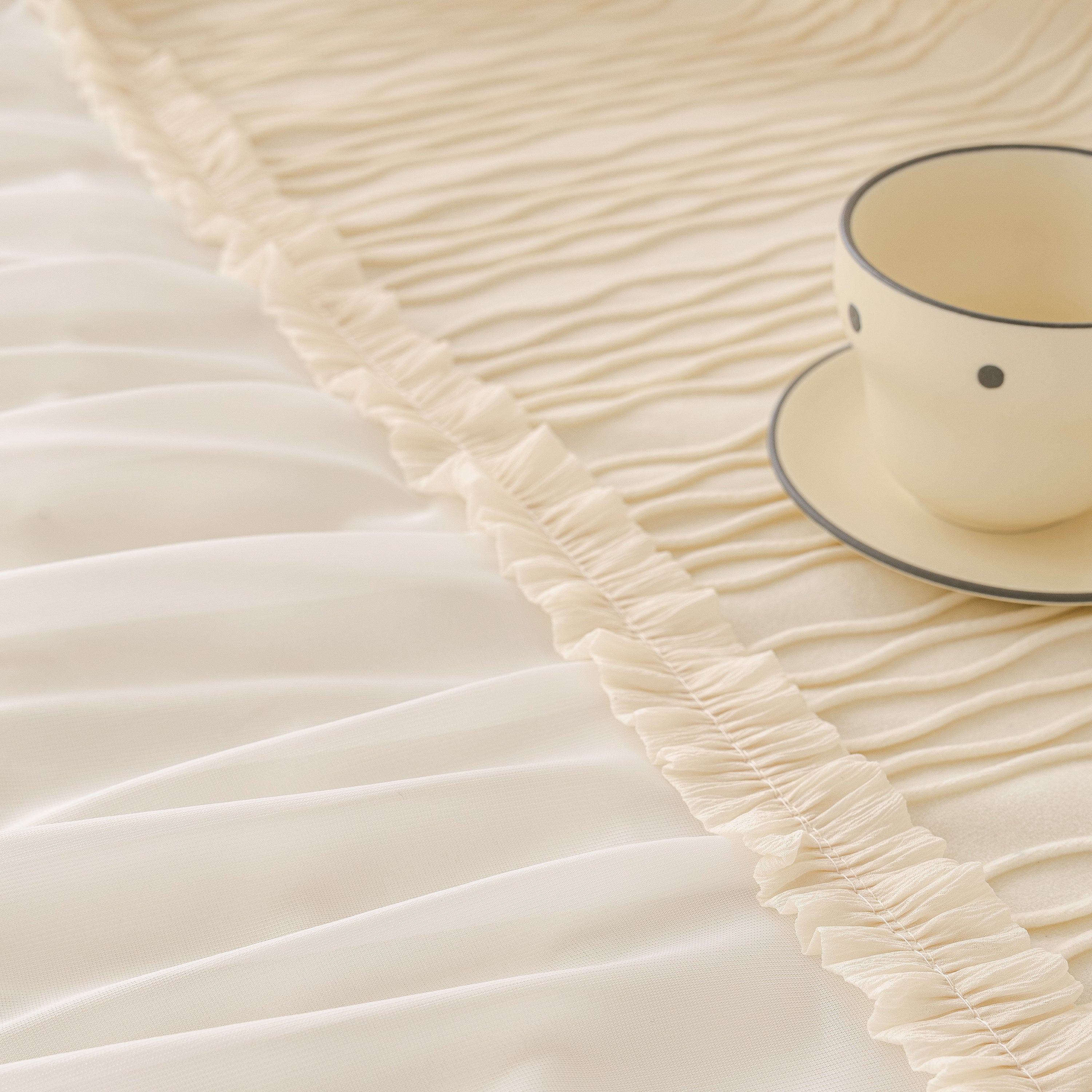 Plush Flannel Sofa Throw with Ruffled Skirt